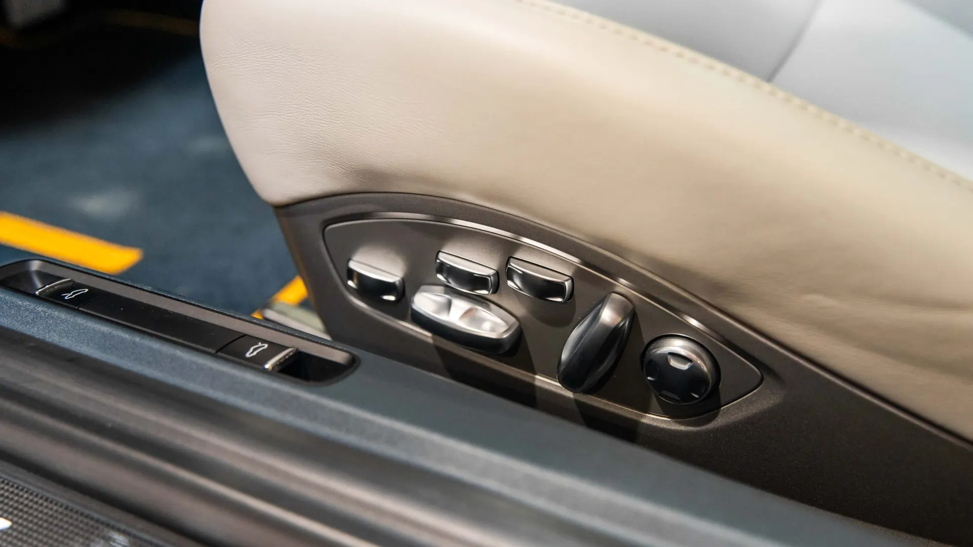 Porsche 911 — photo 30
