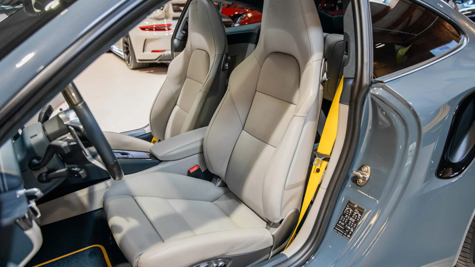 Porsche 911 — photo 35