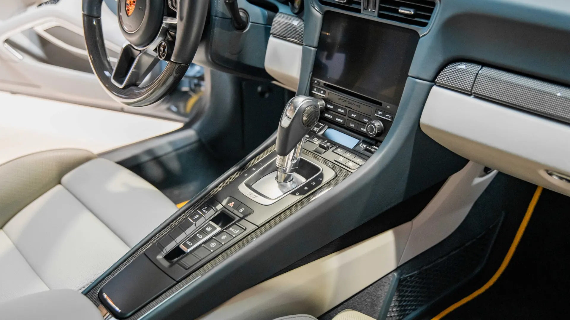 Porsche 911 — photo 34
