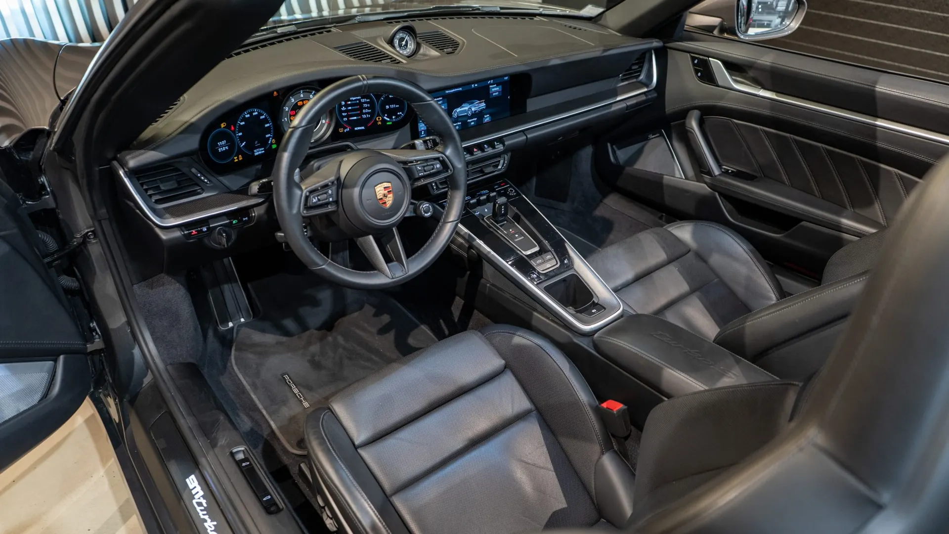 Porsche 911 — photo 13
