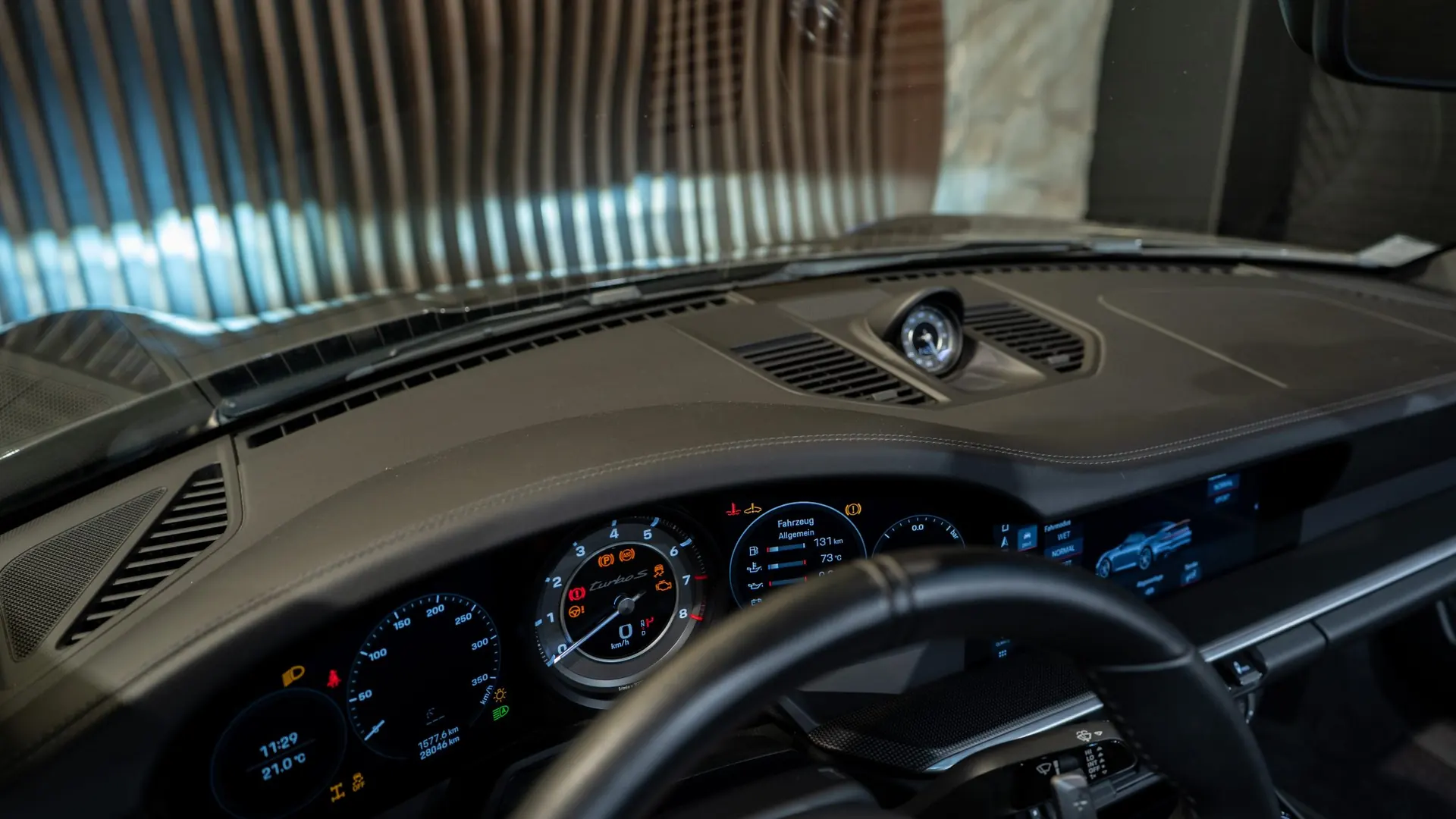 Porsche 911 — photo 24