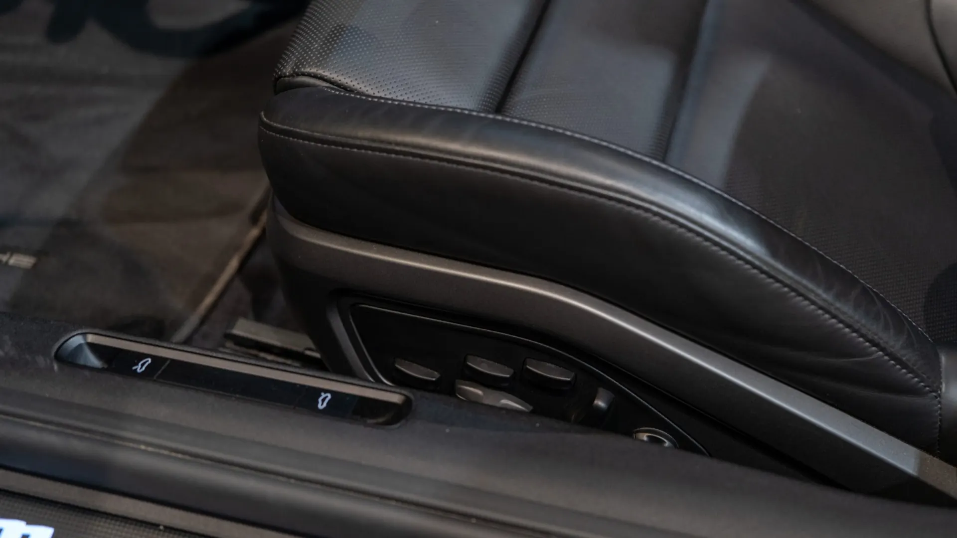 Porsche 911 — photo 27