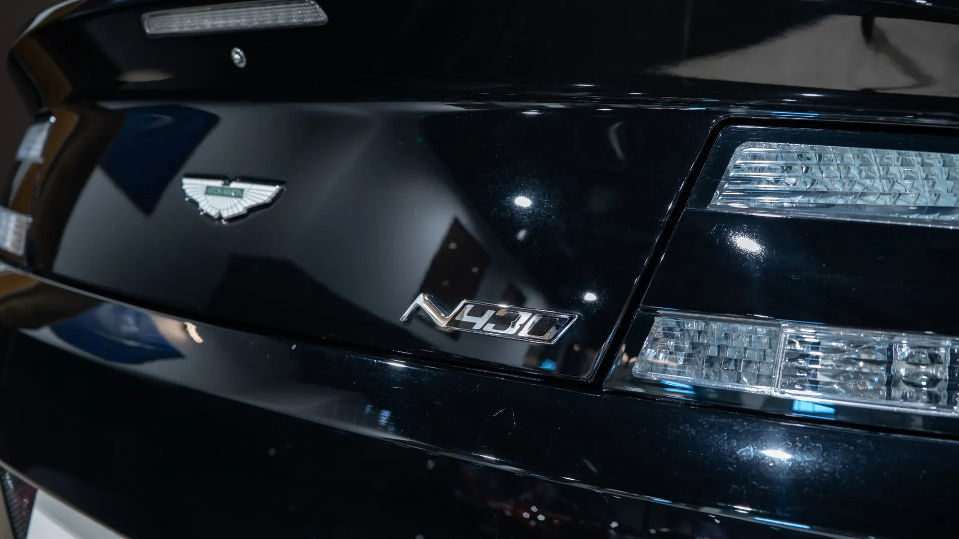 Aston Martin V8 — photo 45