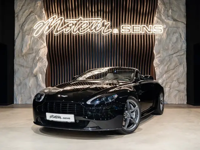 Aston Martin V8