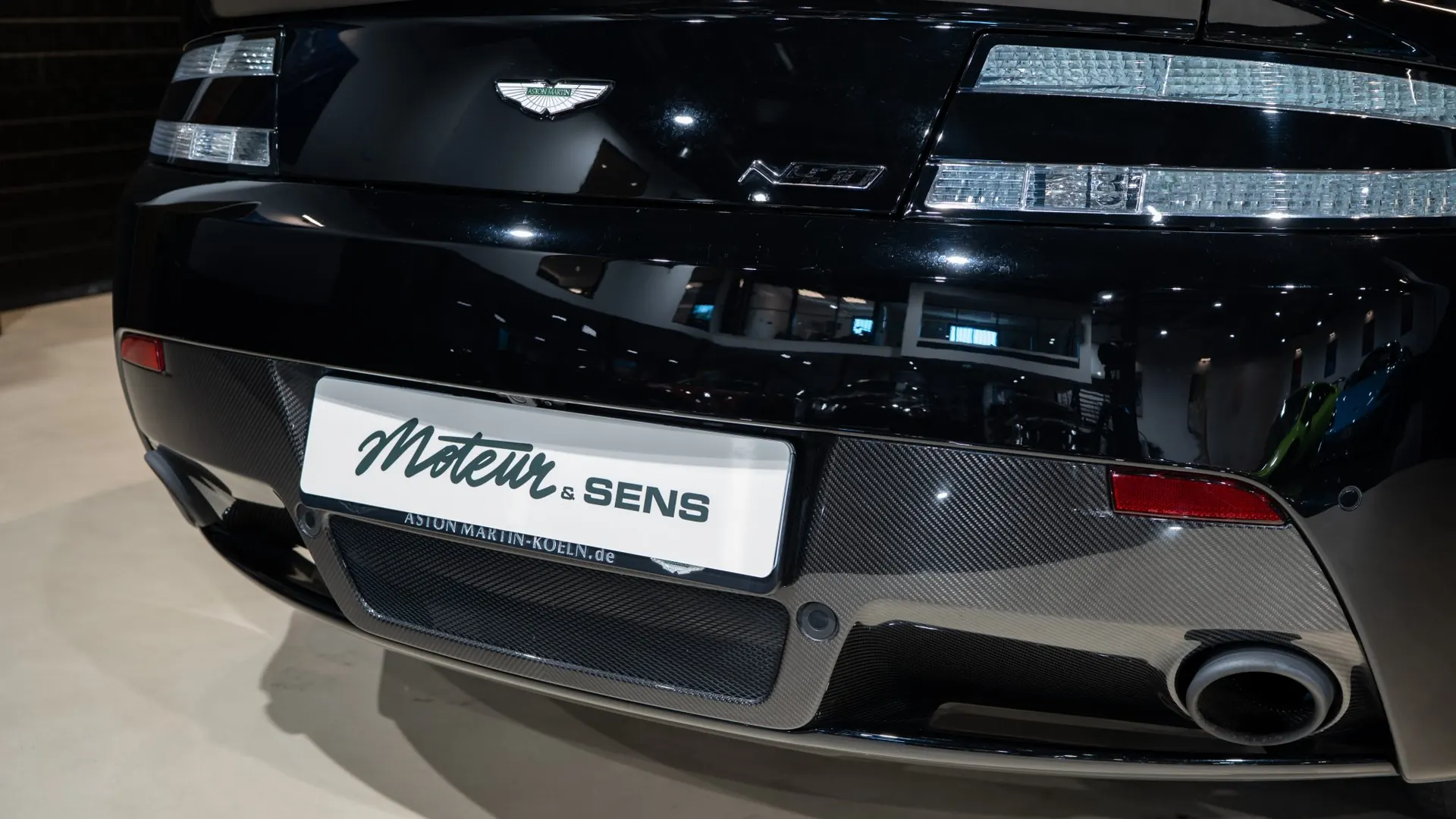 Aston Martin V8 — photo 44