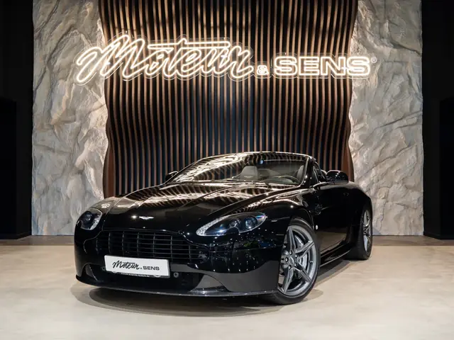 Aston Martin V8
