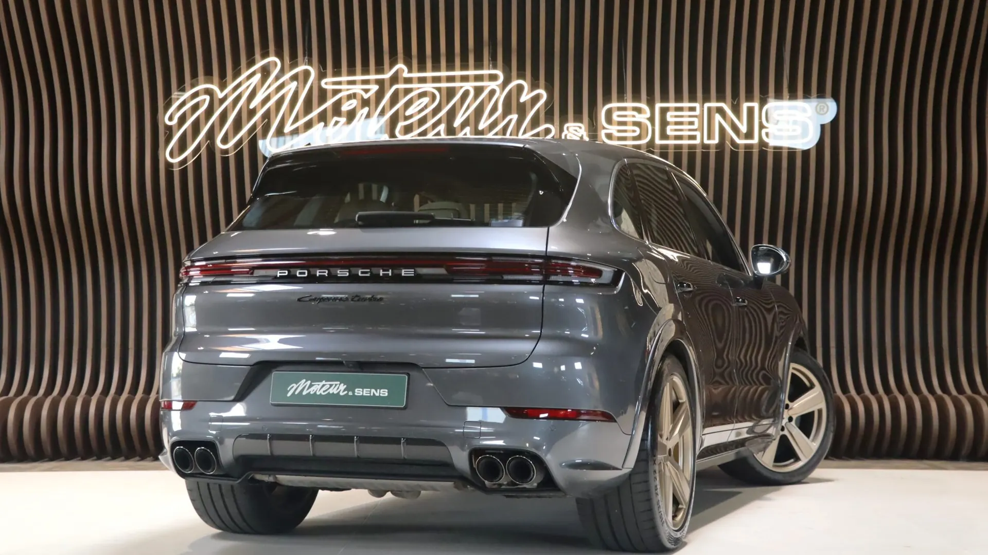 Porsche CAYENNE — photo 2