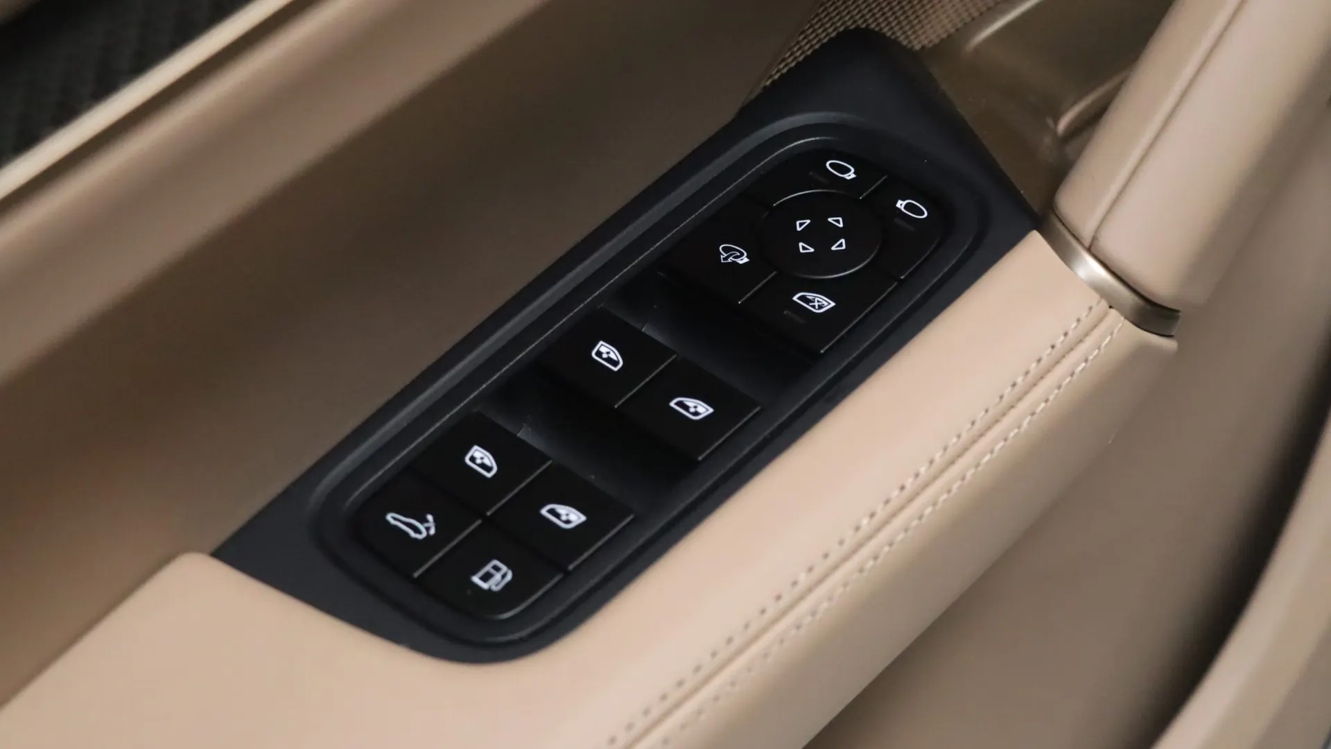 Porsche CAYENNE — photo 13
