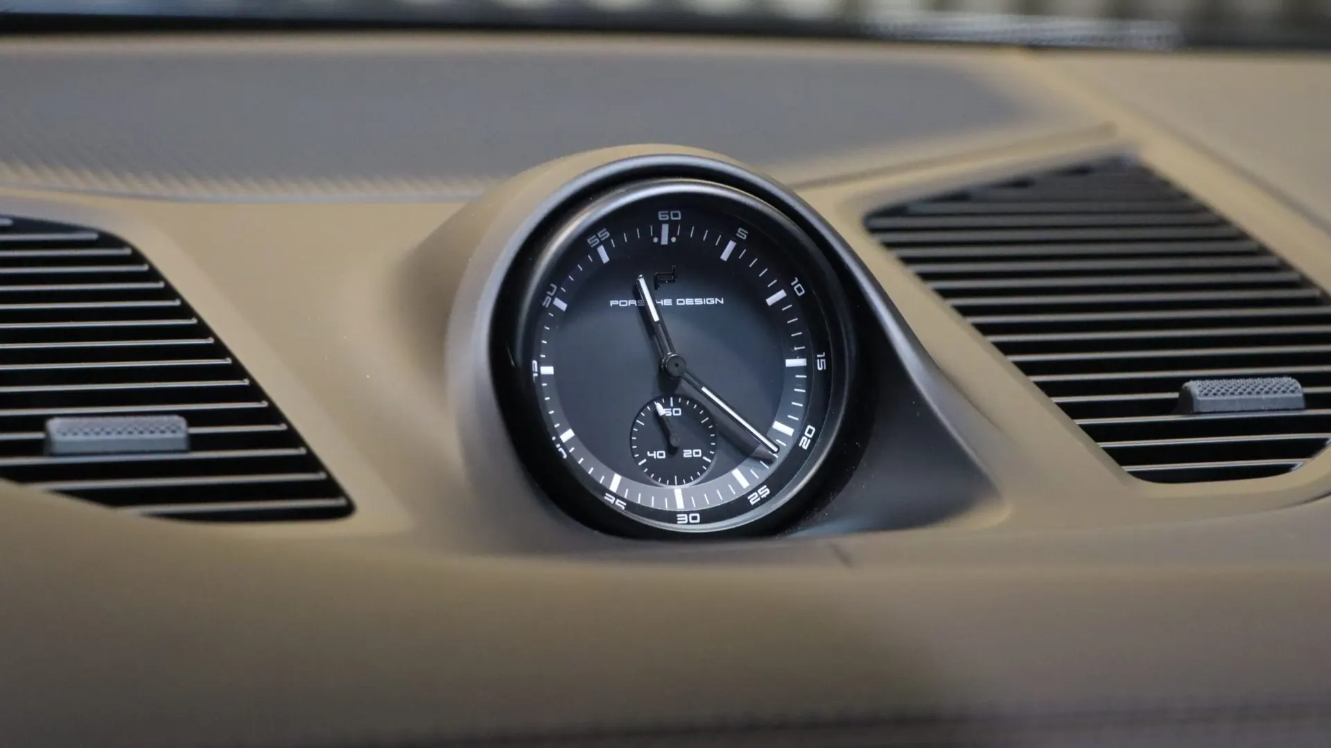 Porsche CAYENNE — photo 29