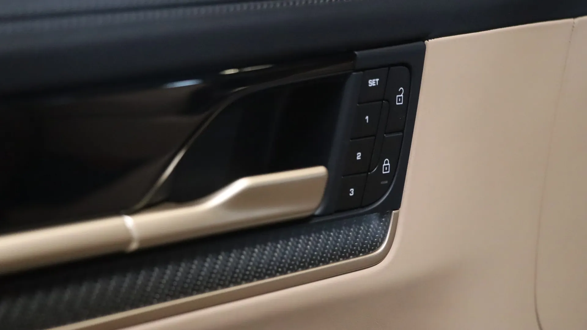Porsche CAYENNE — photo 12