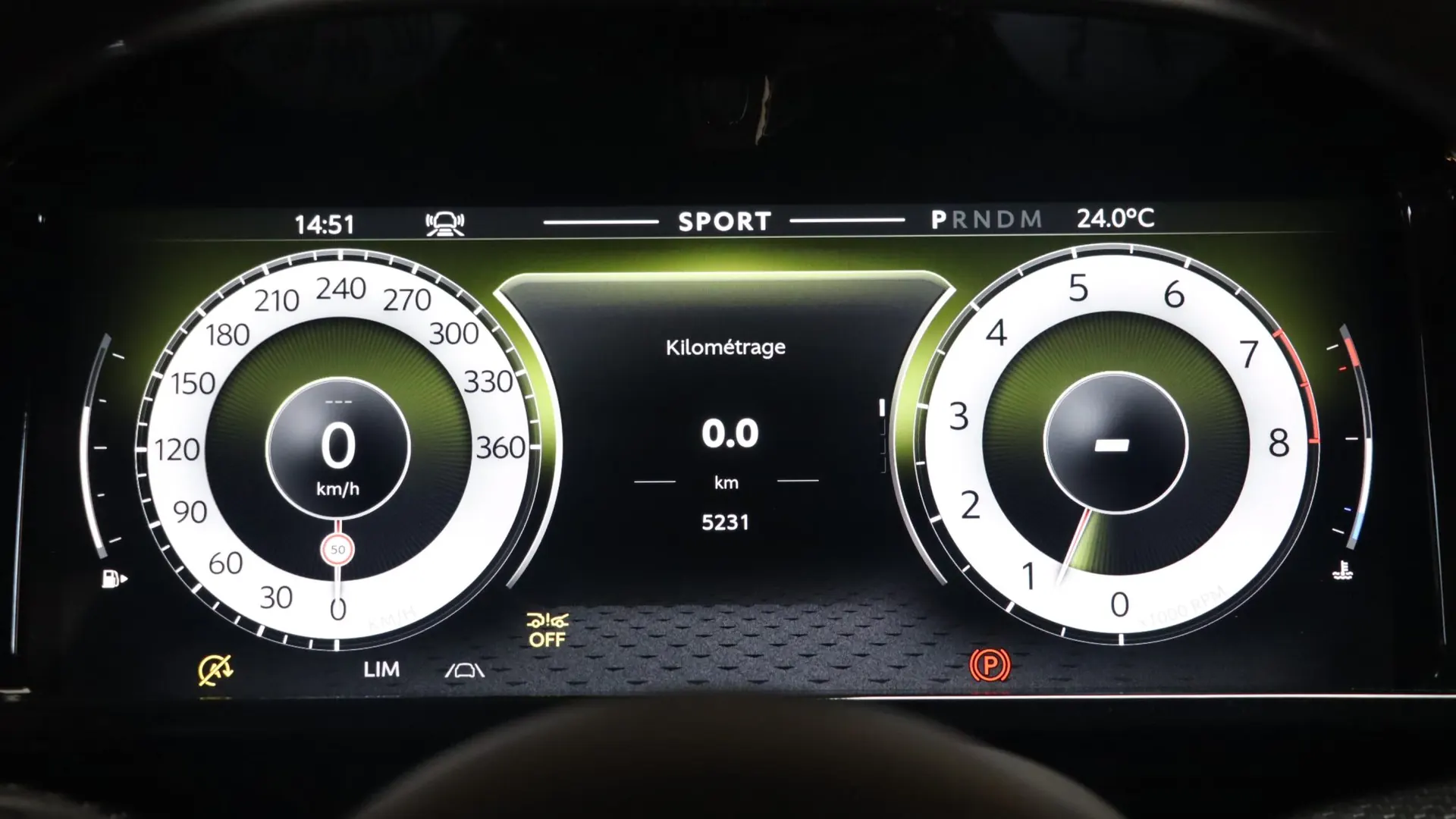 Aston Martin VANTAGE — photo 24