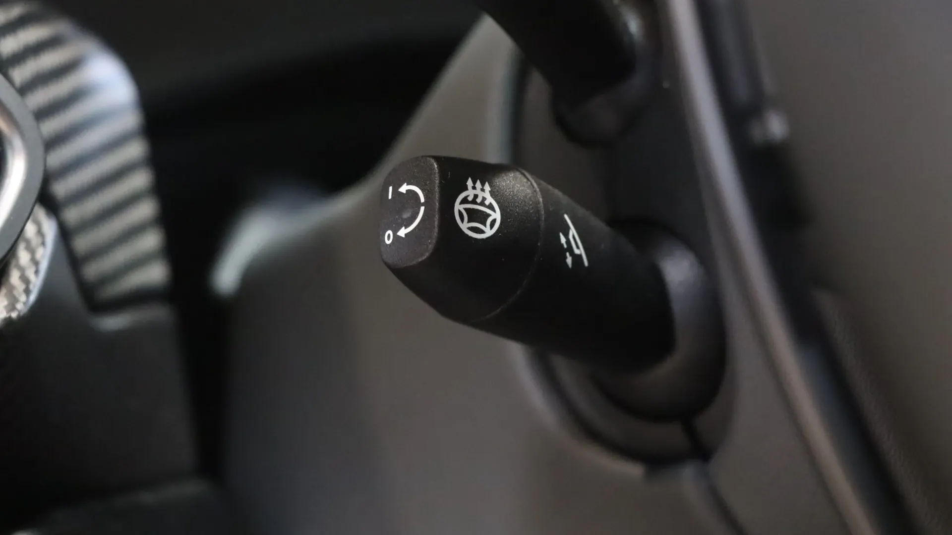 Aston Martin VANTAGE — photo 18