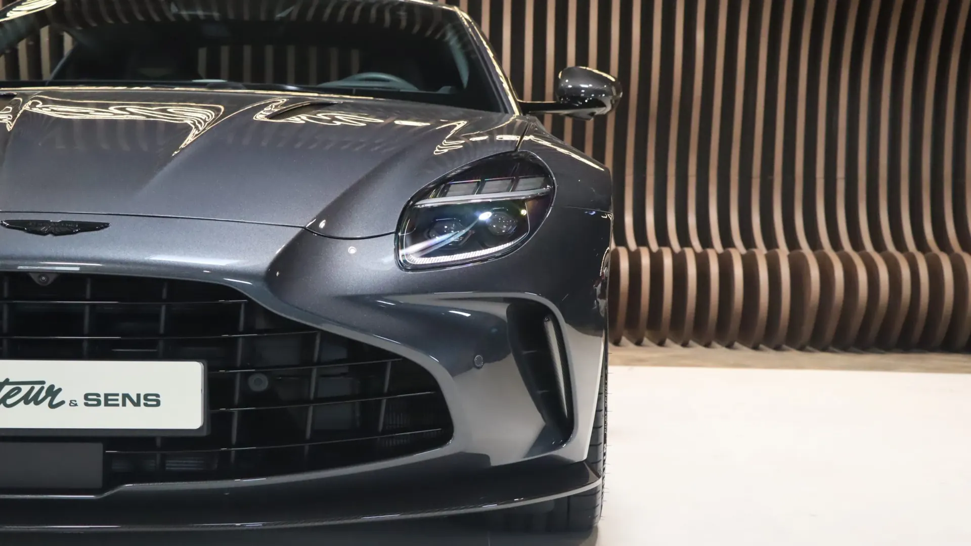 Aston Martin VANTAGE — photo 36