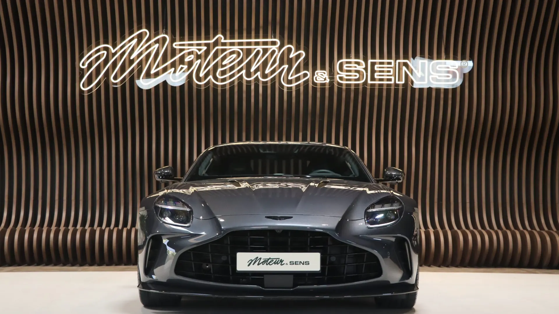 Aston Martin VANTAGE — photo 3