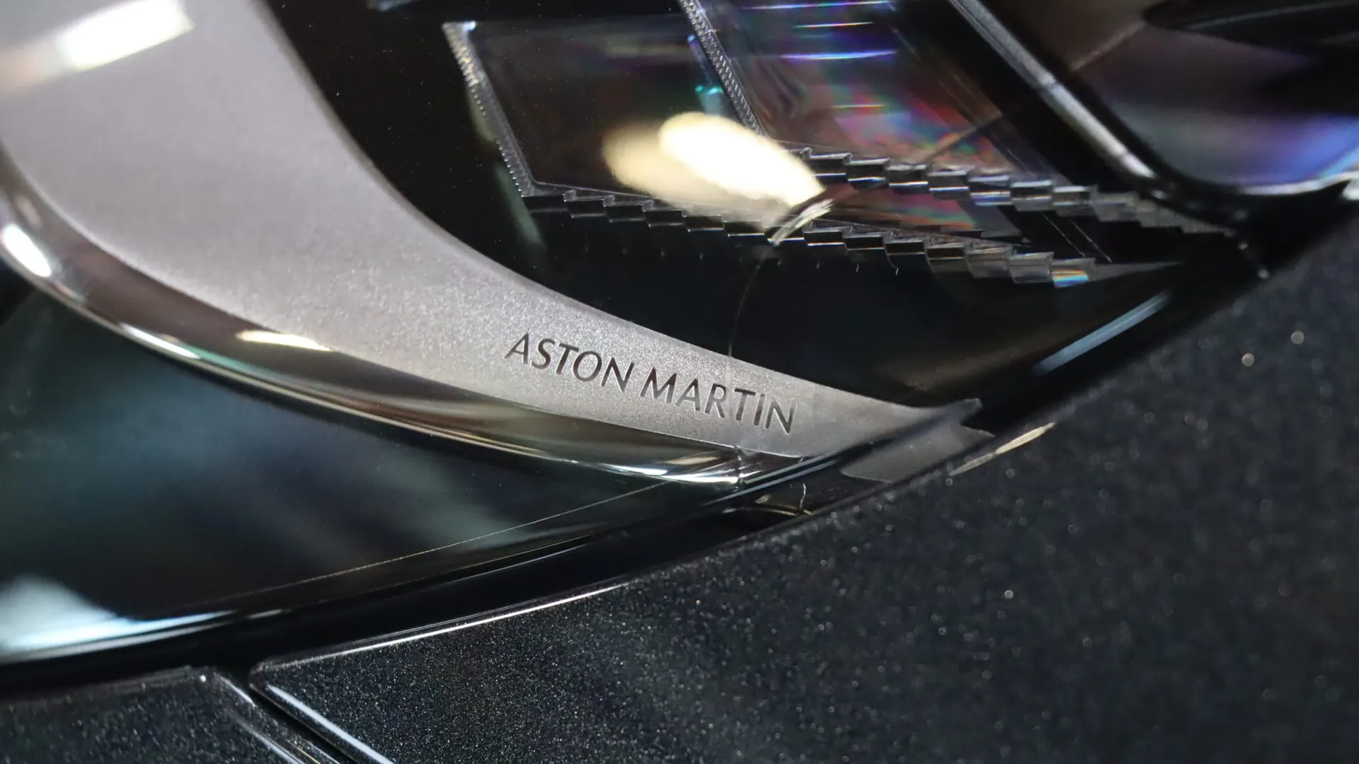 Aston Martin VANTAGE — photo 38