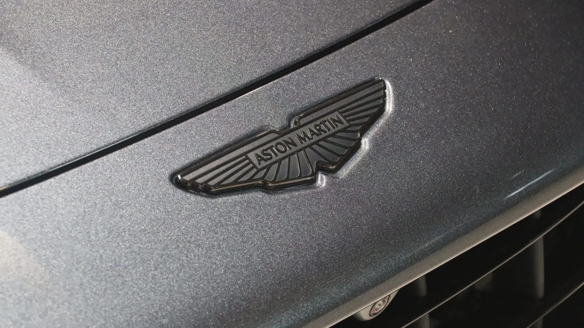 Aston Martin VANTAGE — photo 39