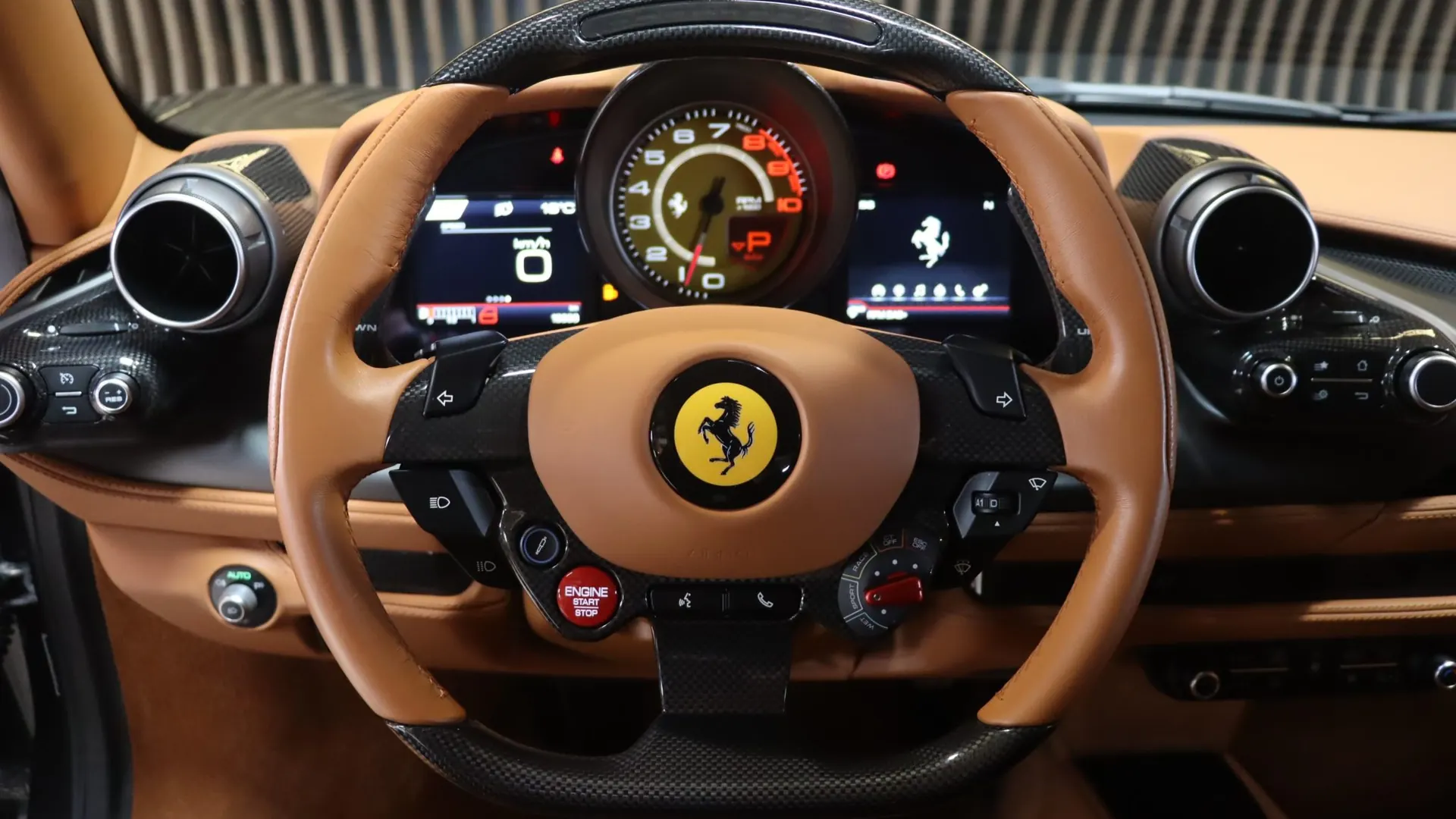 Ferrari F8 — photo 9