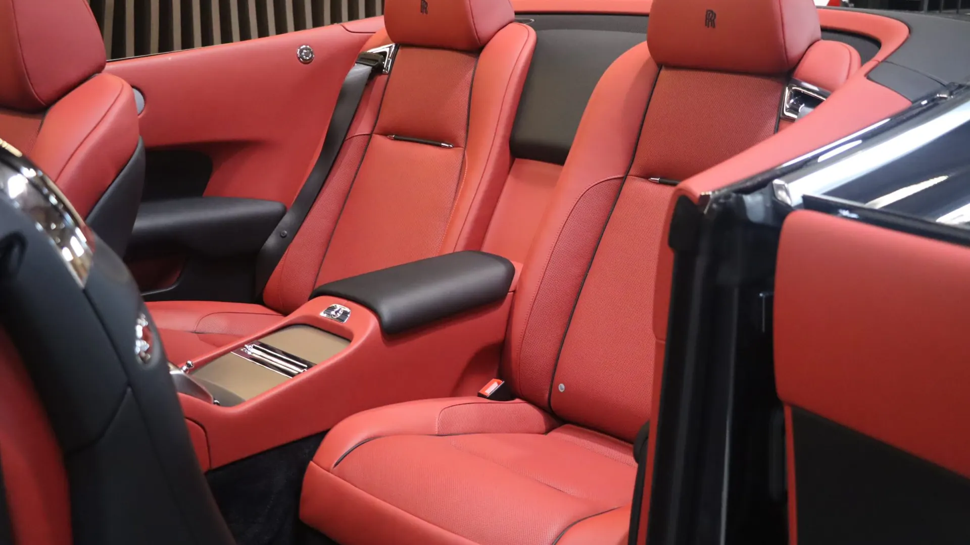 Rolls Royce DAWN — photo 33
