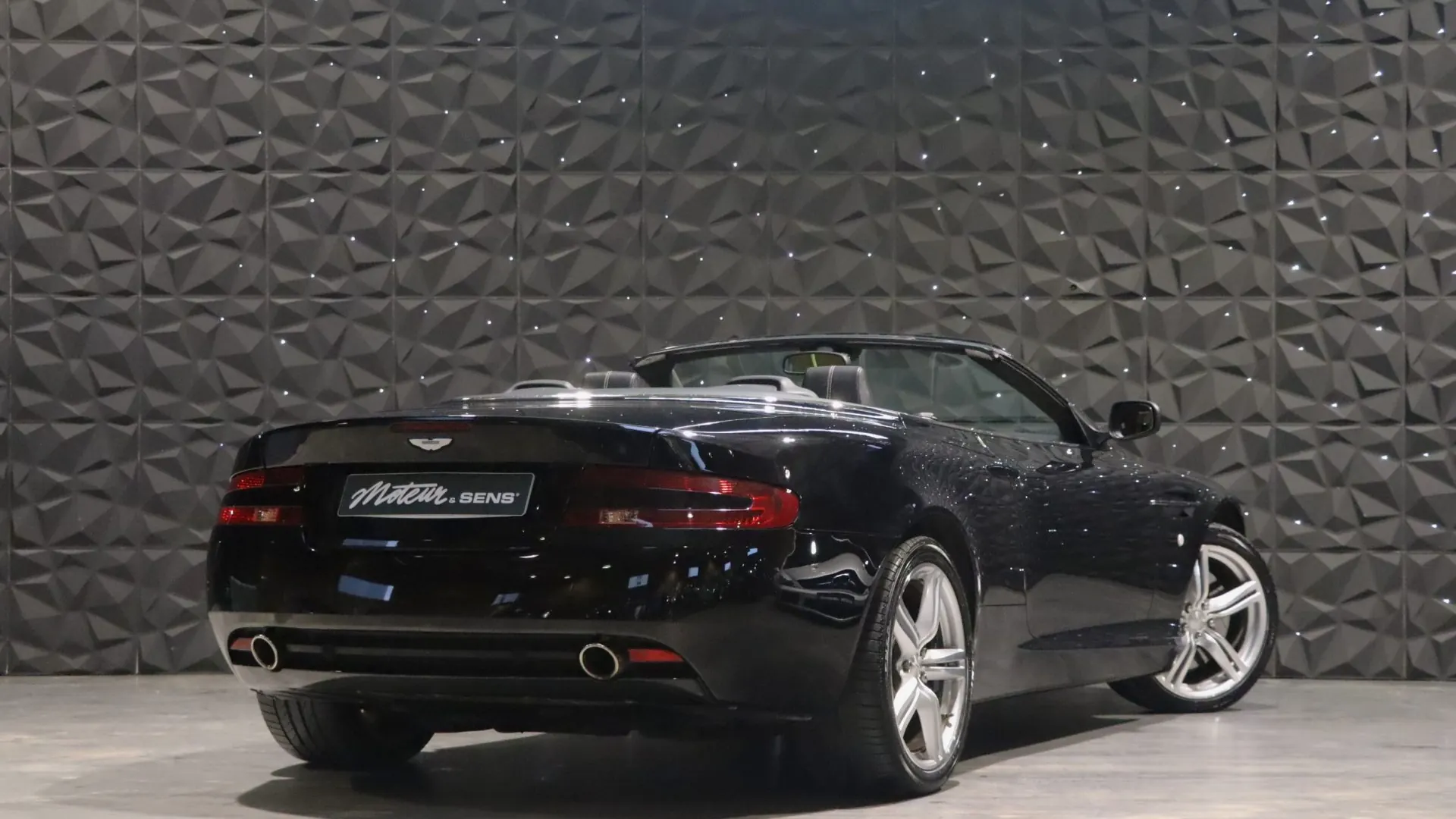 Aston Martin DB9 — photo 2