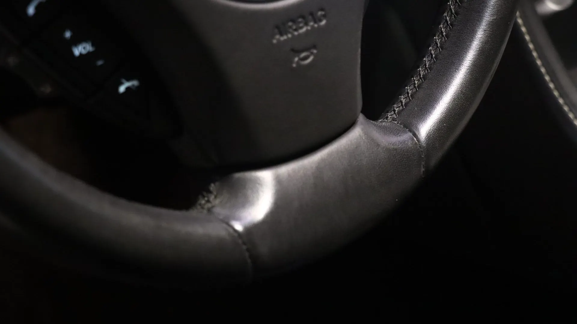 Aston Martin DB9 — photo 19