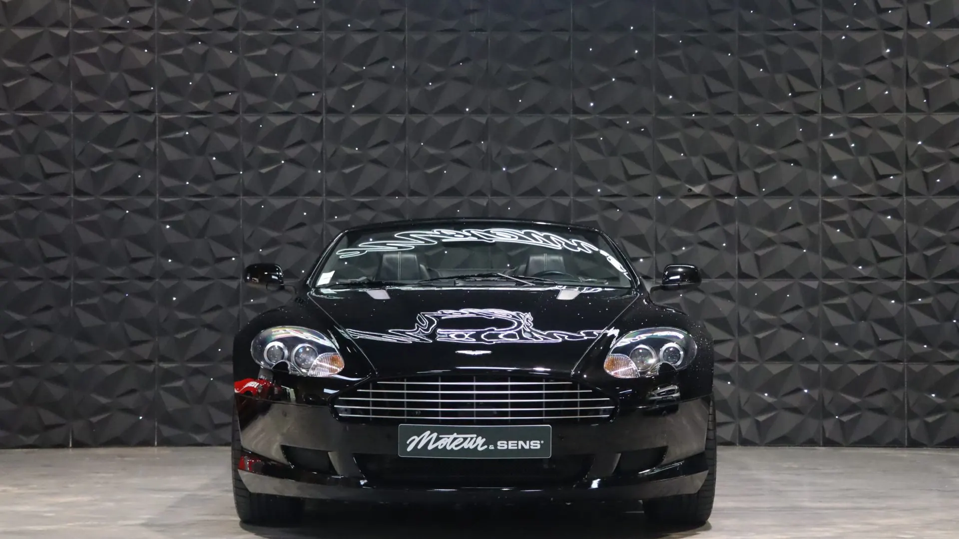 Aston Martin DB9 — photo 3
