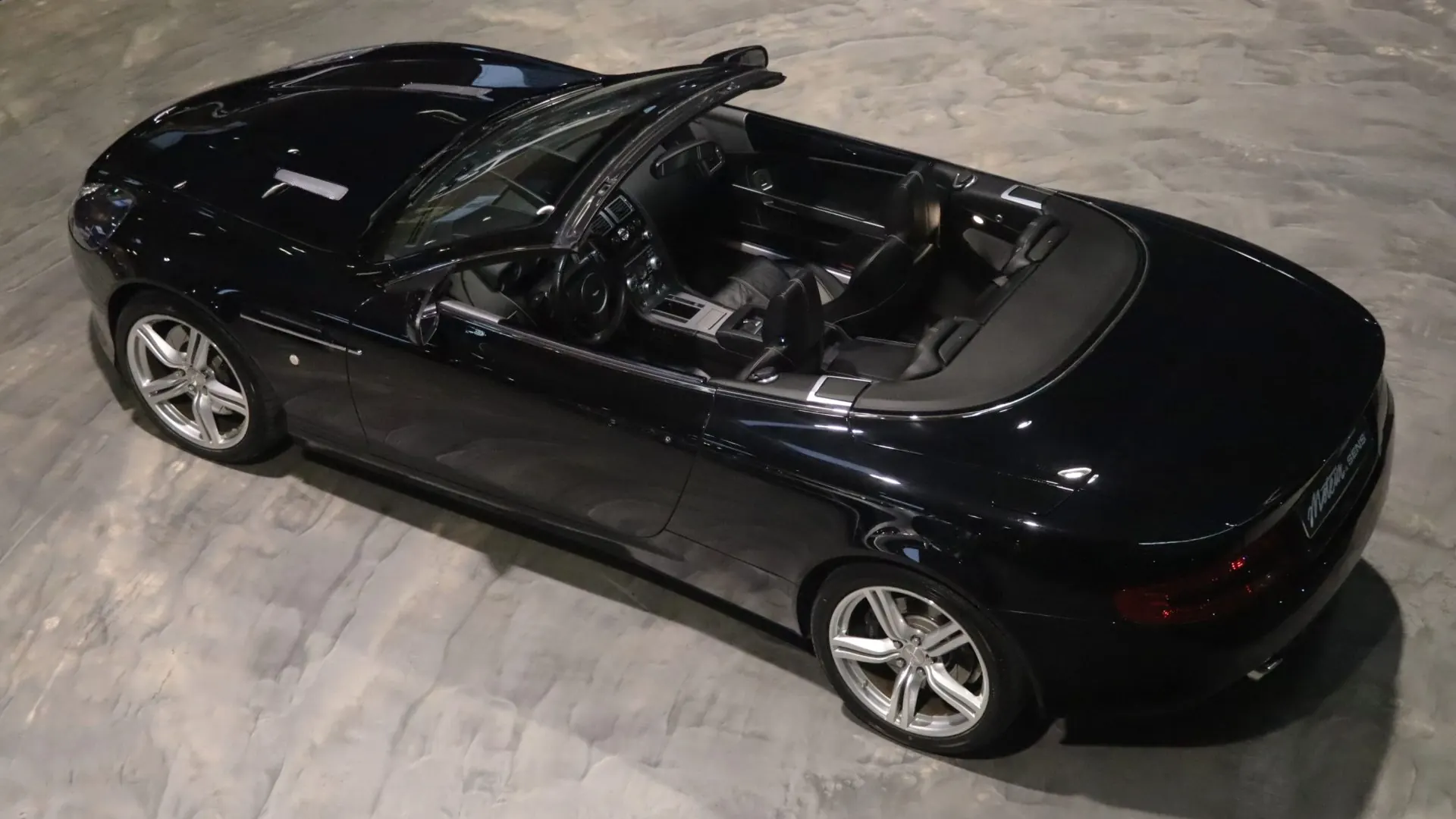 Aston Martin DB9 — photo 44