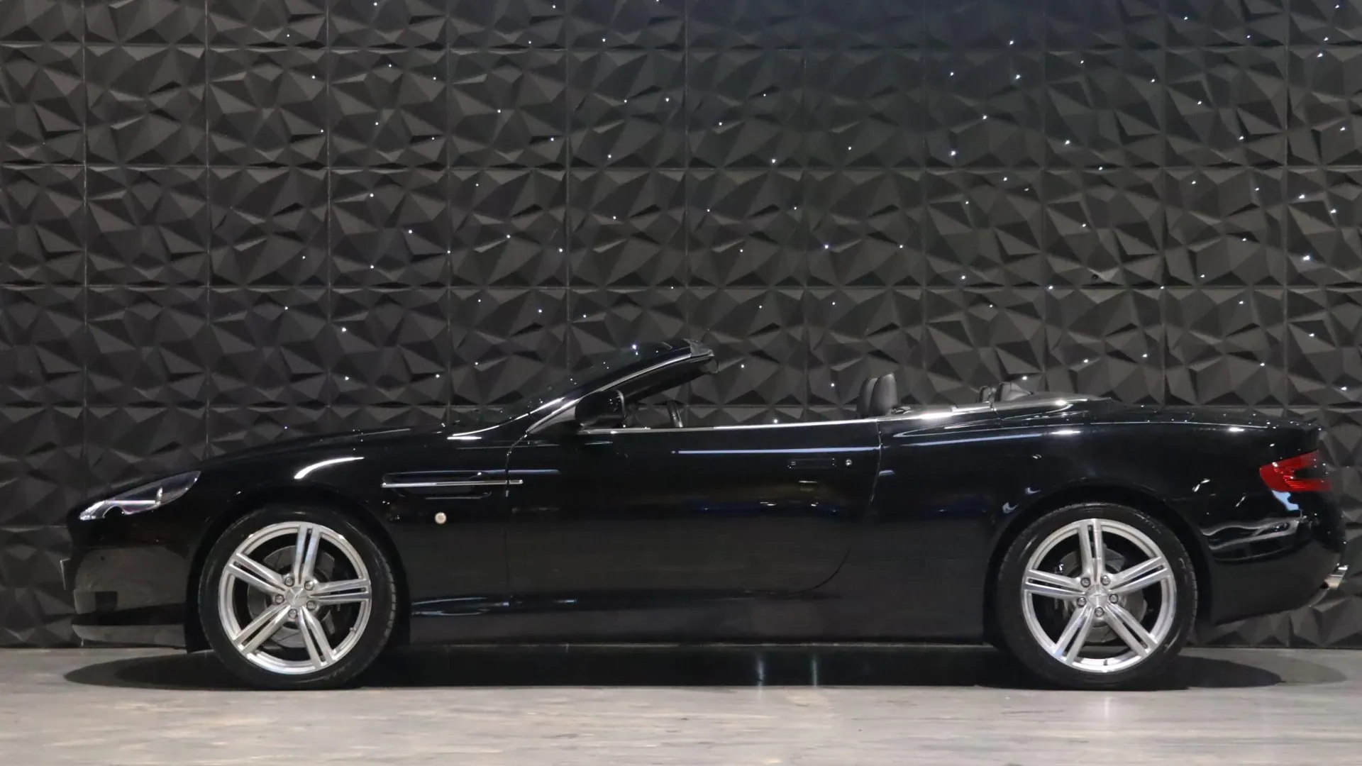Aston Martin DB9 — photo 5