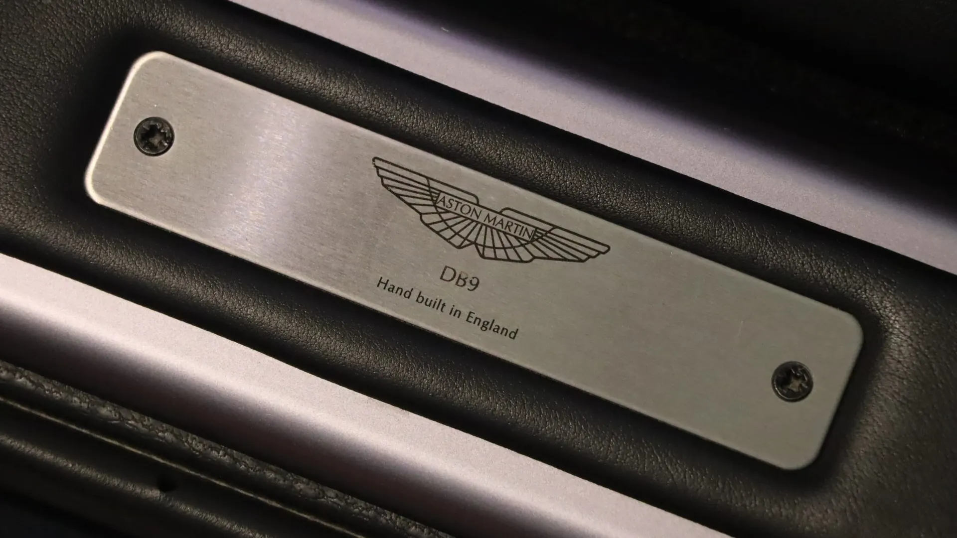 Aston Martin DB9 — photo 12