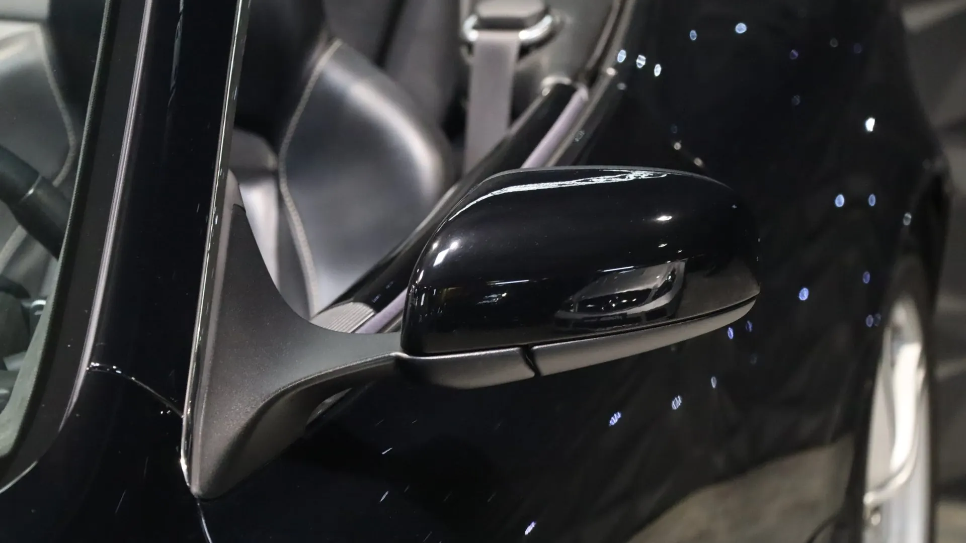 Aston Martin DB9 — photo 40