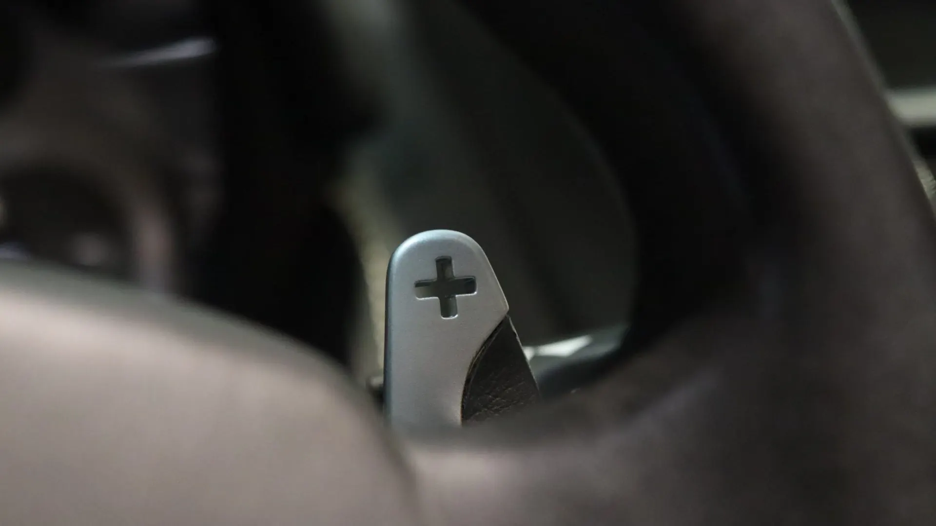 Aston Martin DB9 — photo 18