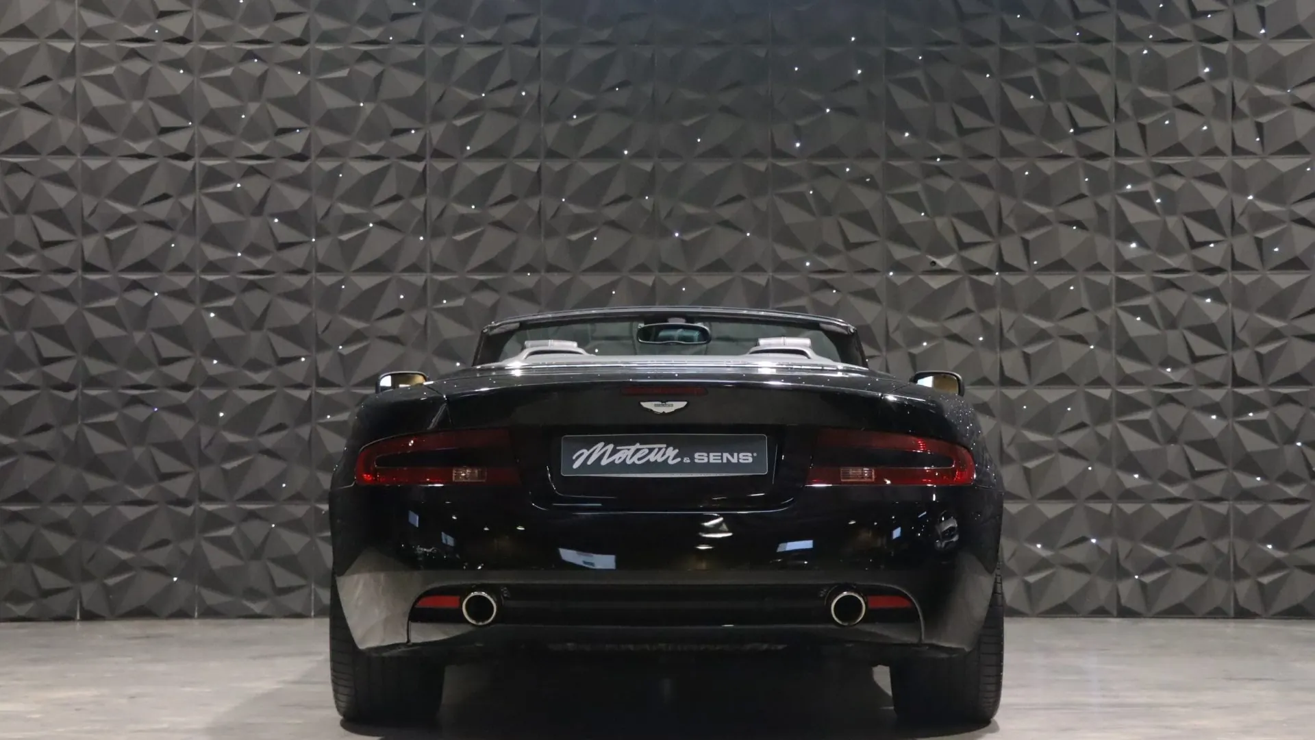 Aston Martin DB9 — photo 4