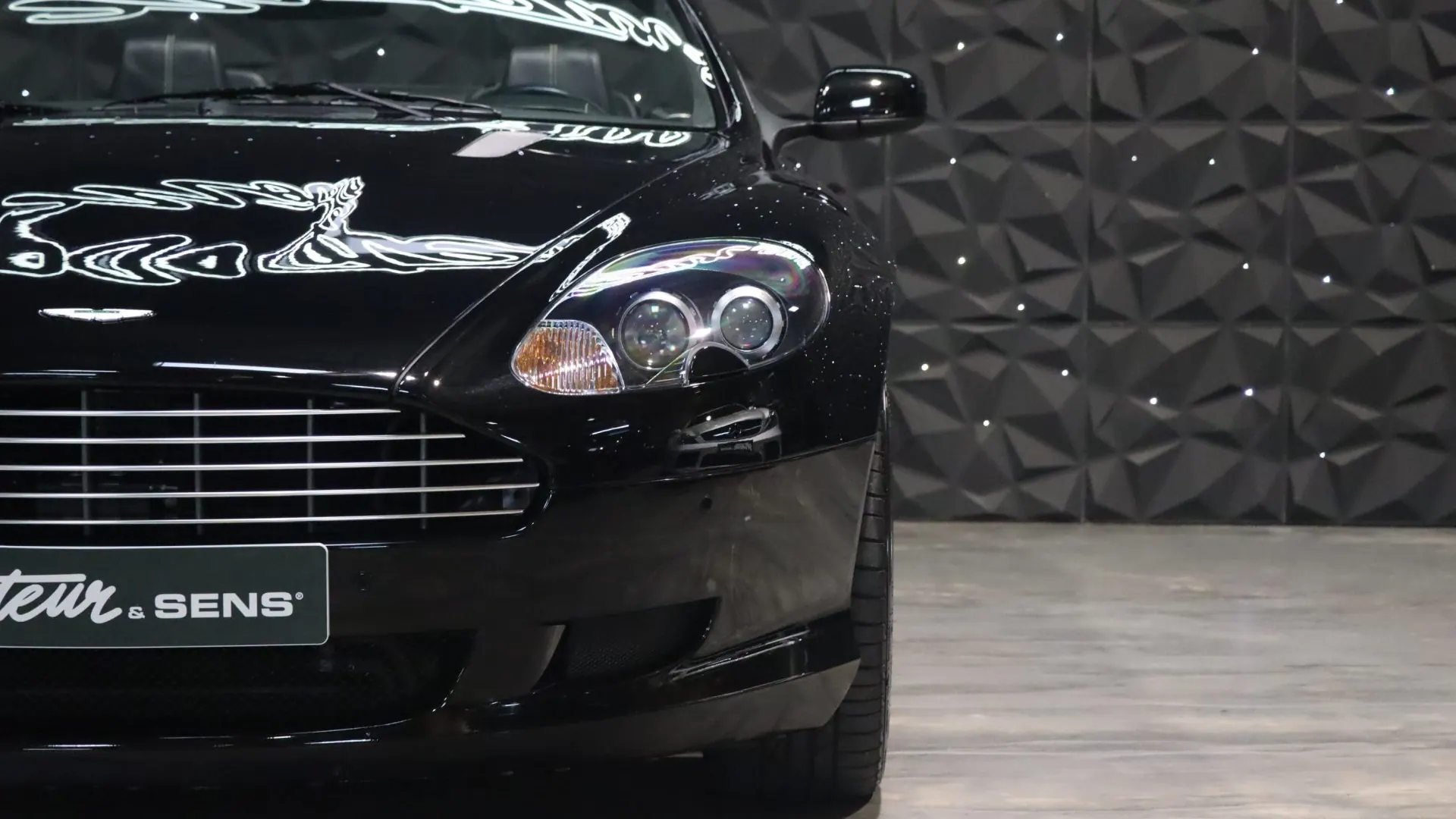 Aston Martin DB9 — photo 30