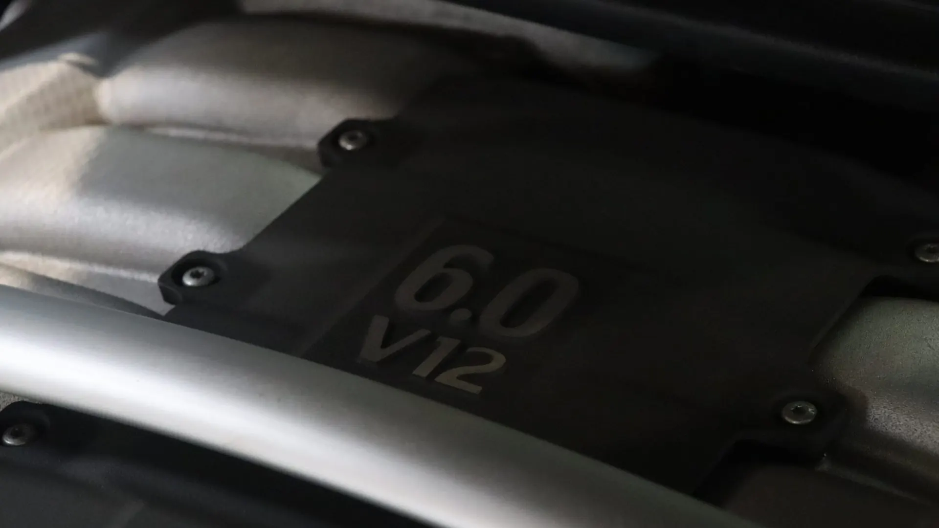 Aston Martin DB9 — photo 35