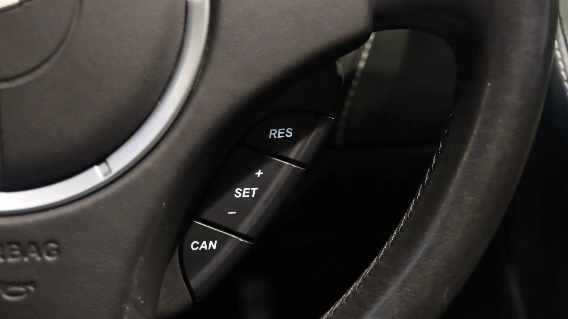 Aston Martin DB9 — photo 17