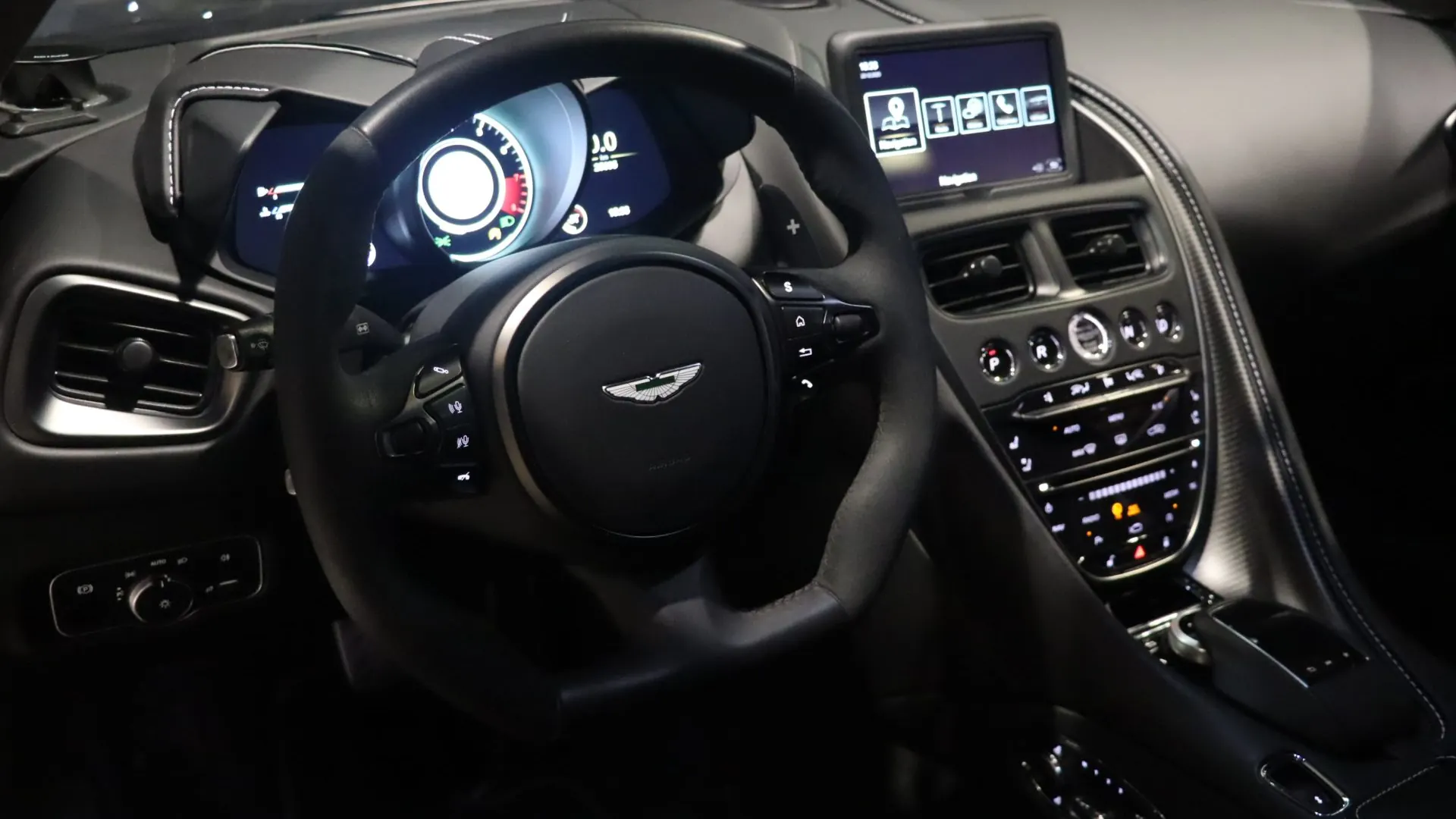 Aston Martin DBS — photo 15