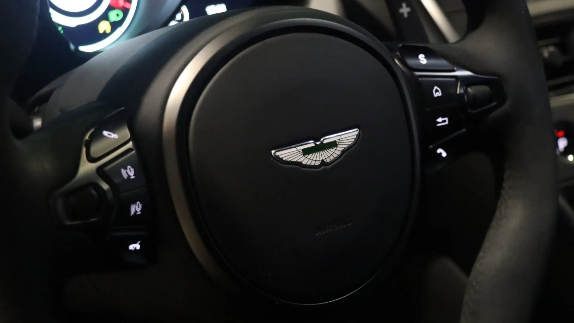 Aston Martin DBS — photo 23