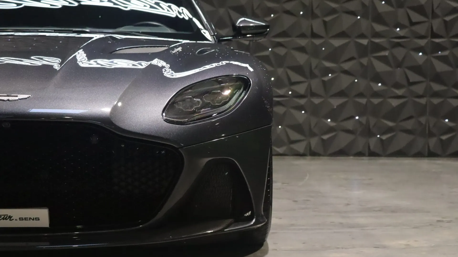 Aston Martin DBS — photo 35