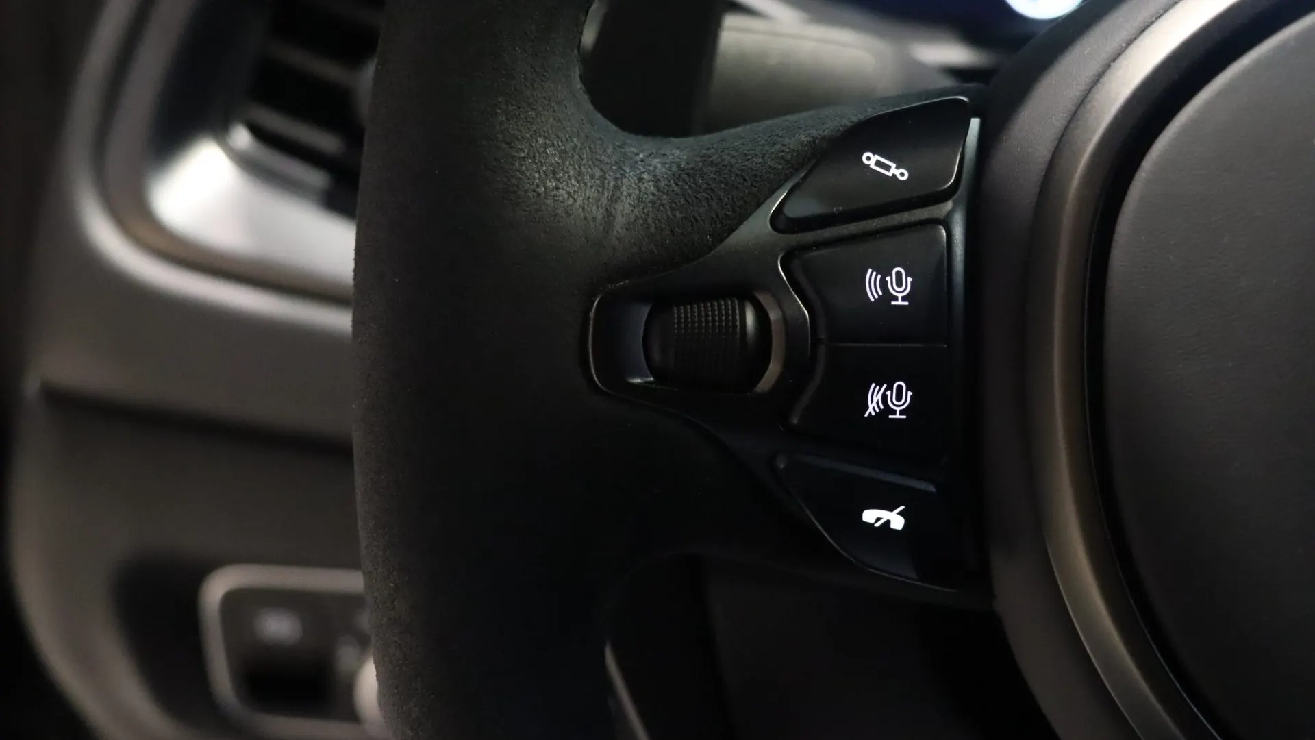 Aston Martin DBS — photo 19