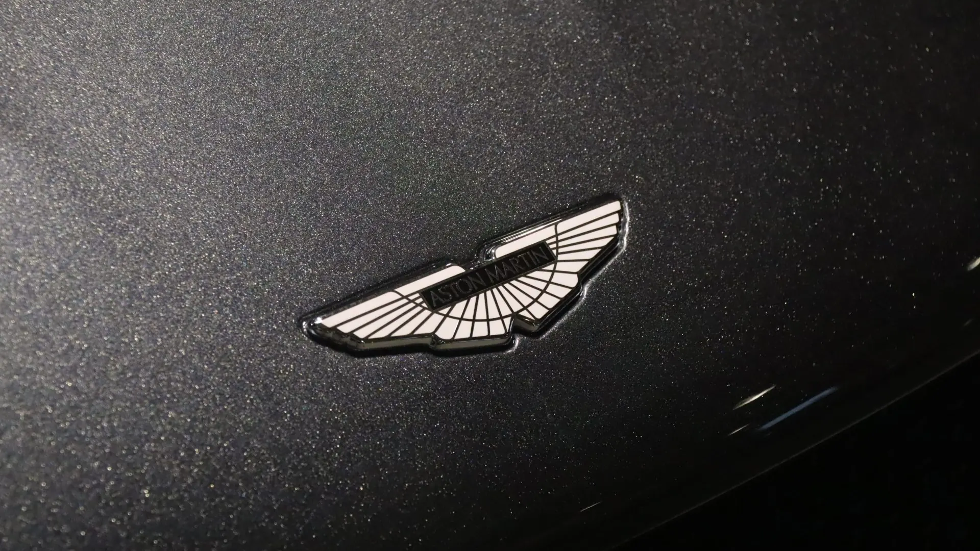 Aston Martin DBS — photo 38