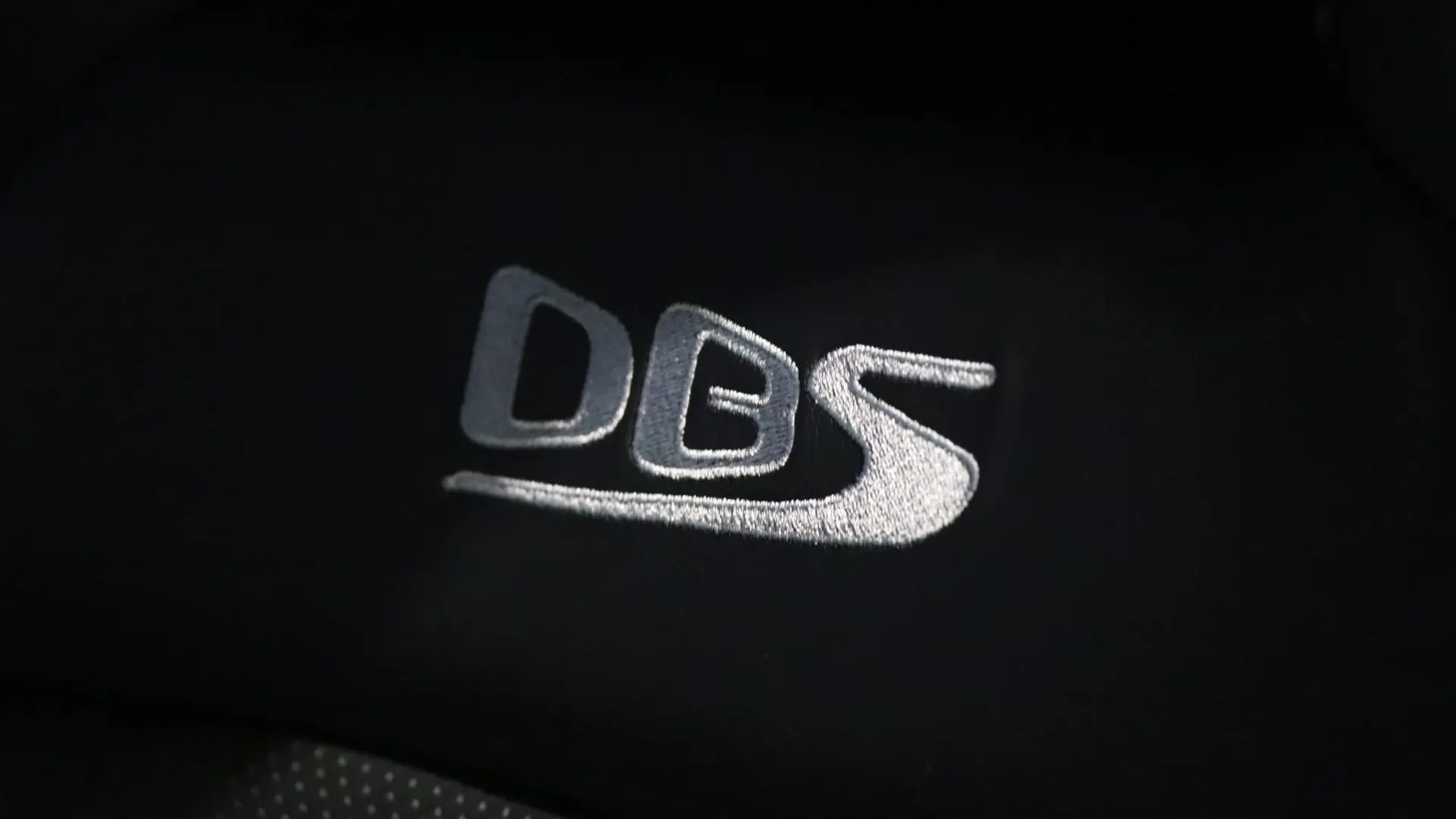 Aston Martin DBS — photo 33