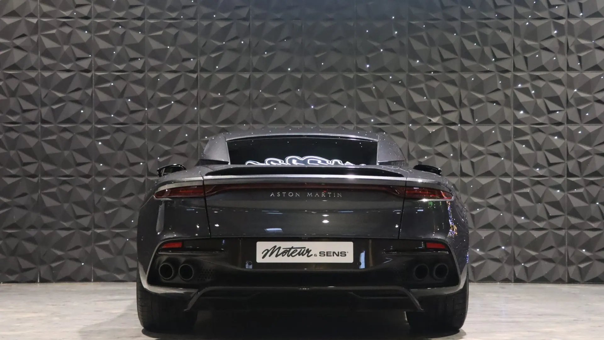 Aston Martin DBS — photo 4