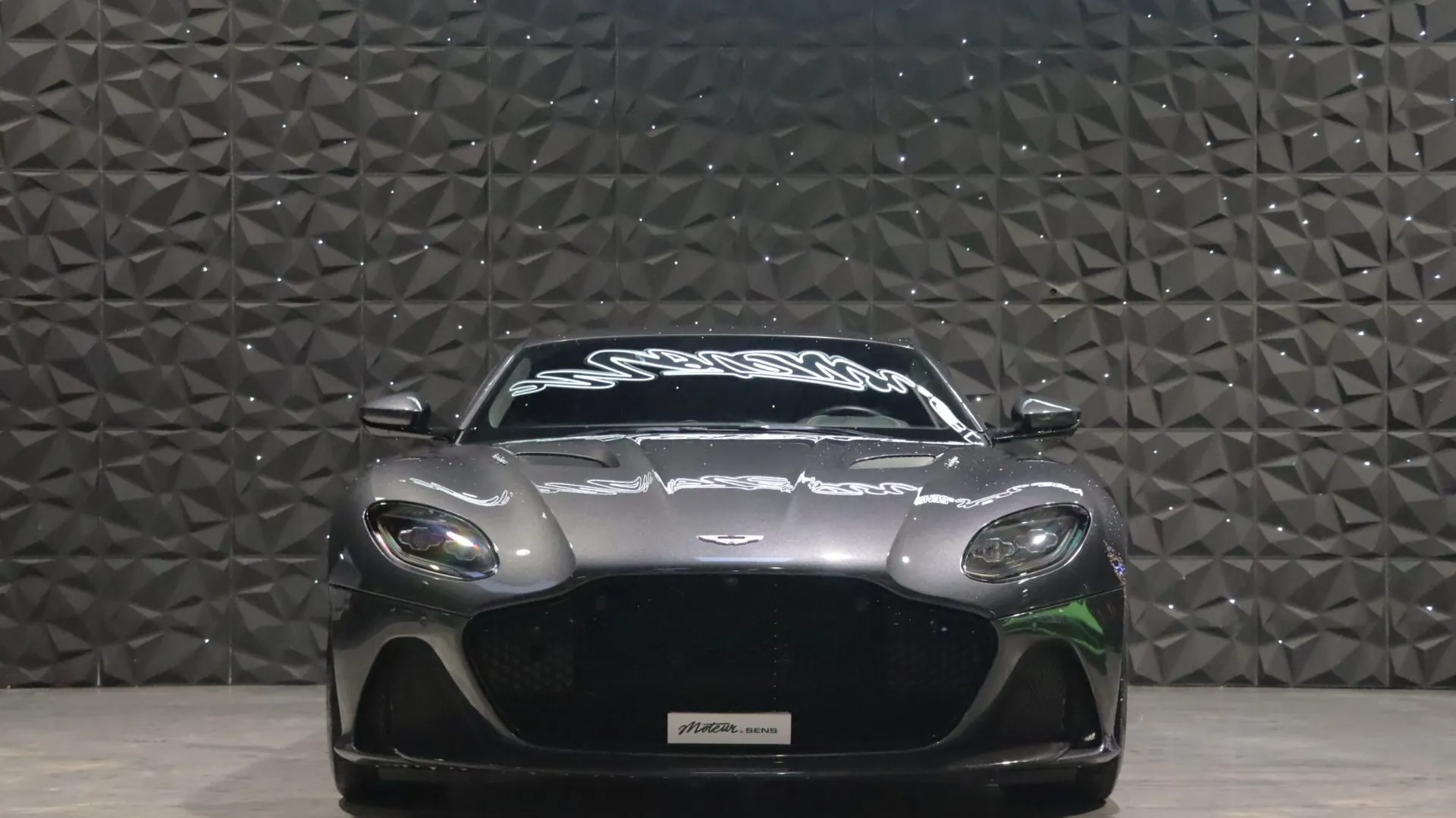 Aston Martin DBS — photo 3