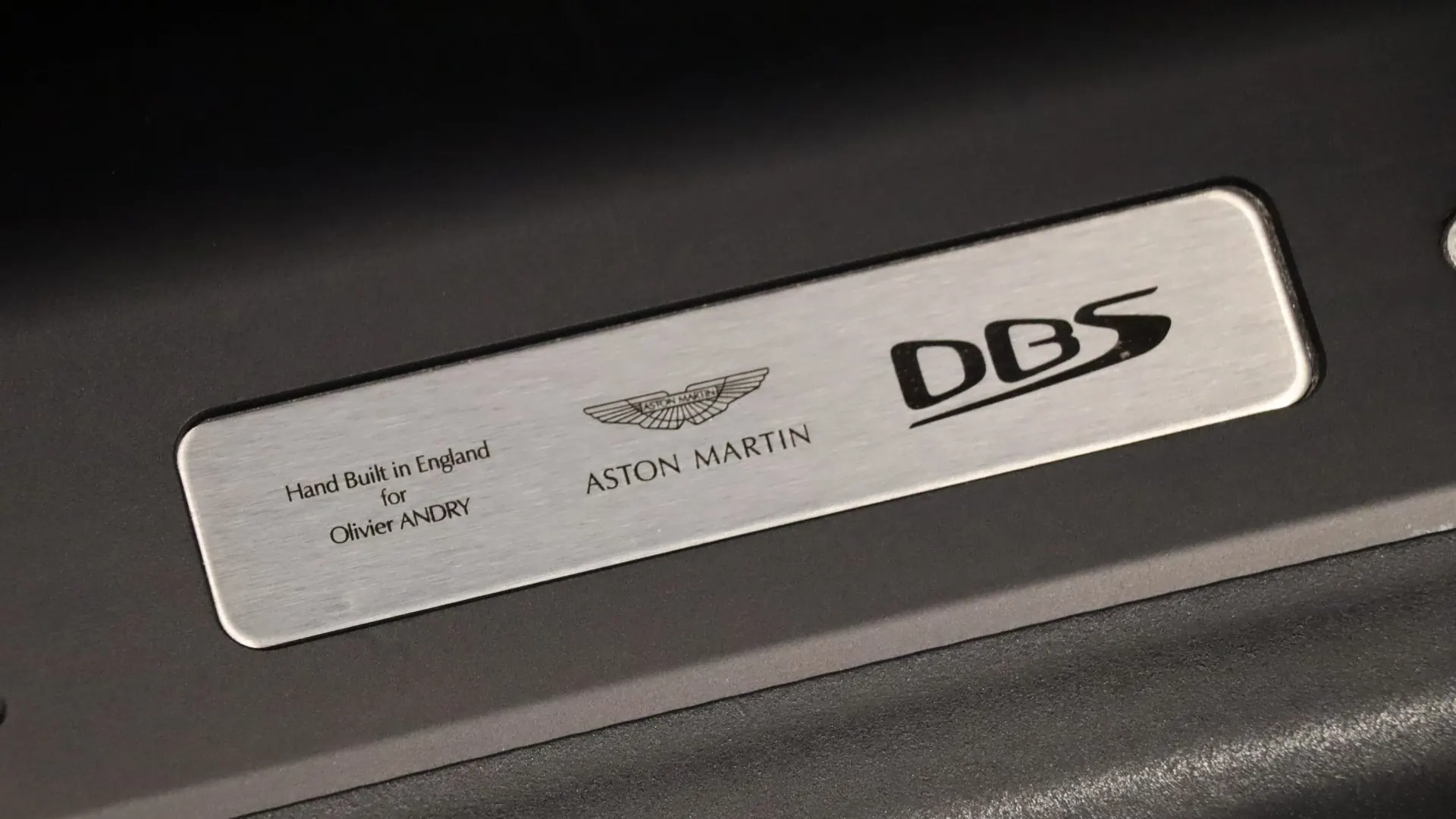 Aston Martin DBS — photo 13