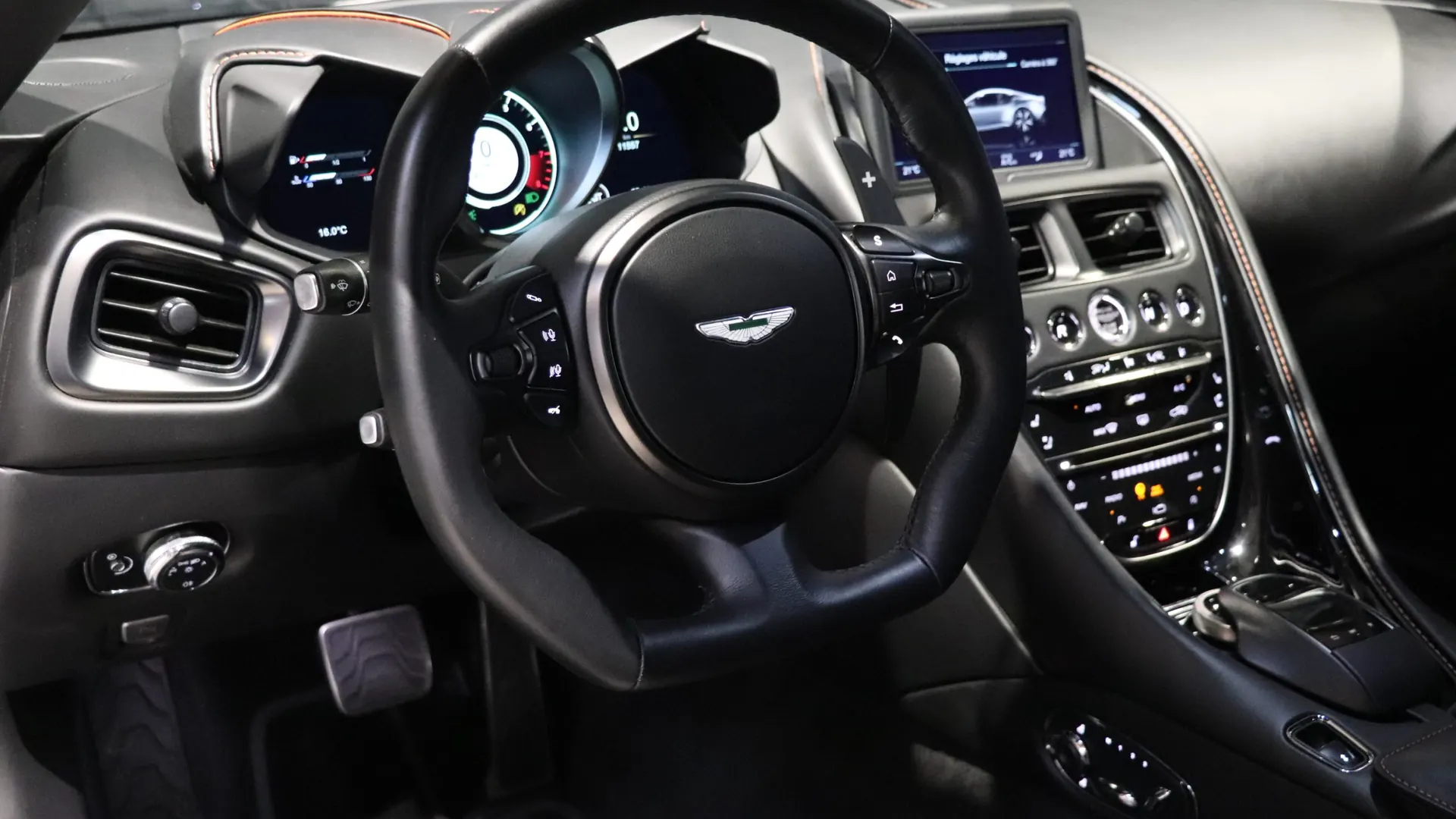 Aston Martin DBS — photo 7
