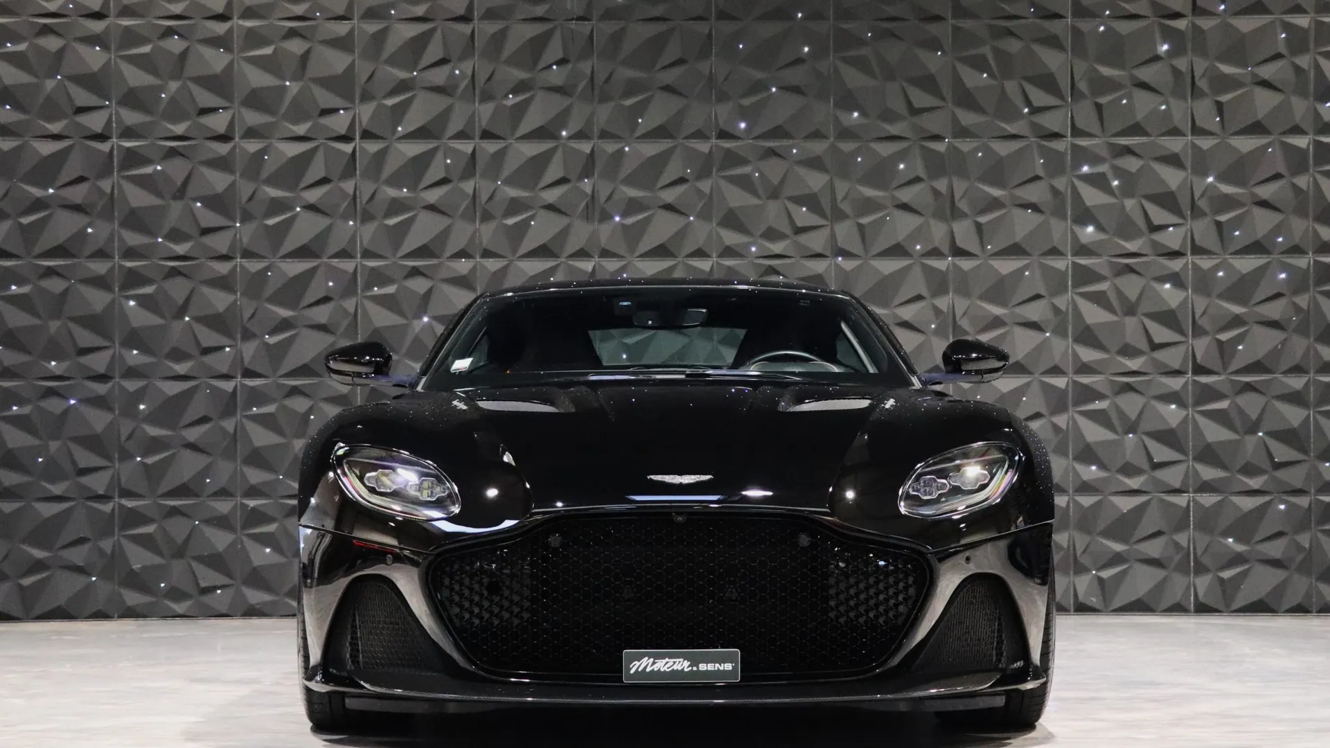 Aston Martin DBS — photo 3