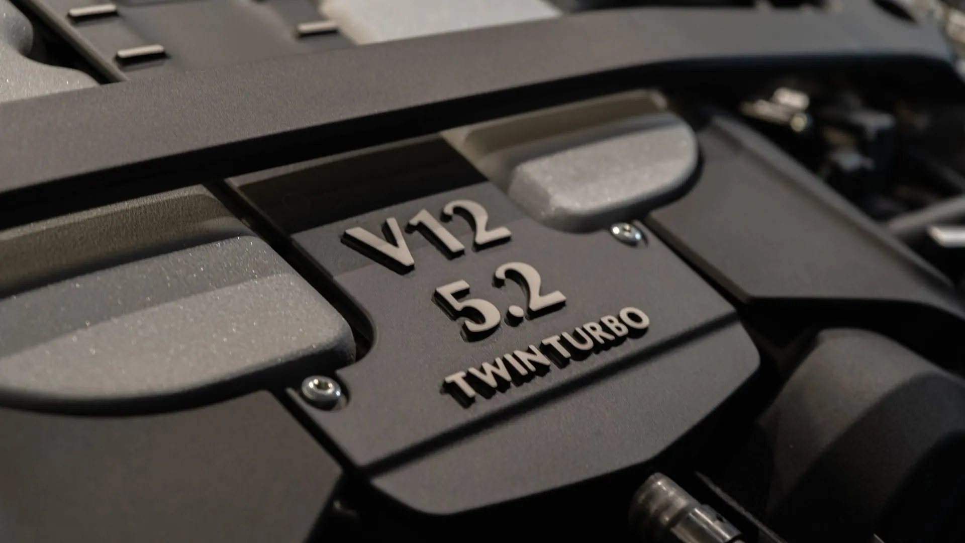 Aston Martin DBS — photo 31