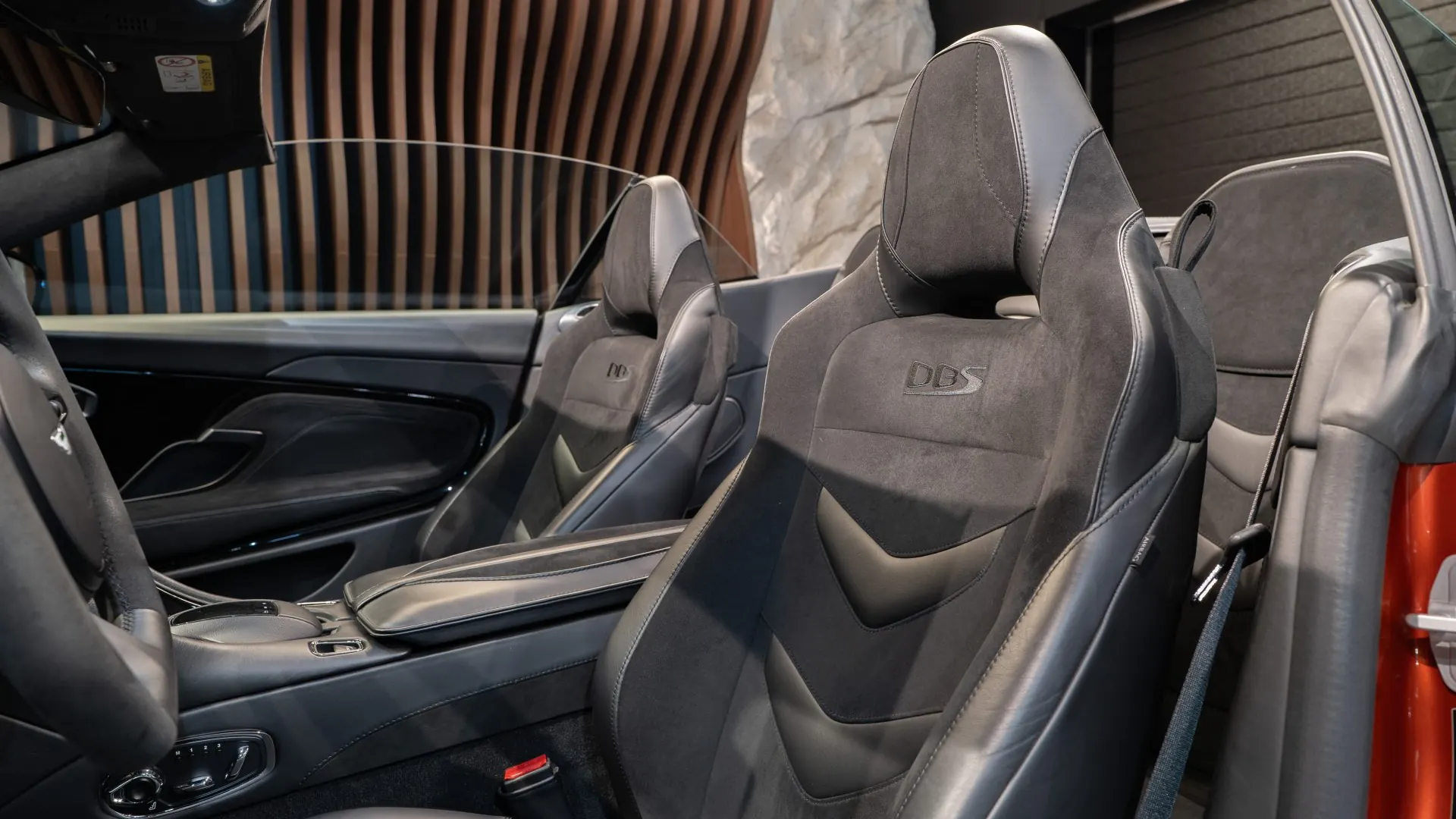 Aston Martin DBS — photo 9