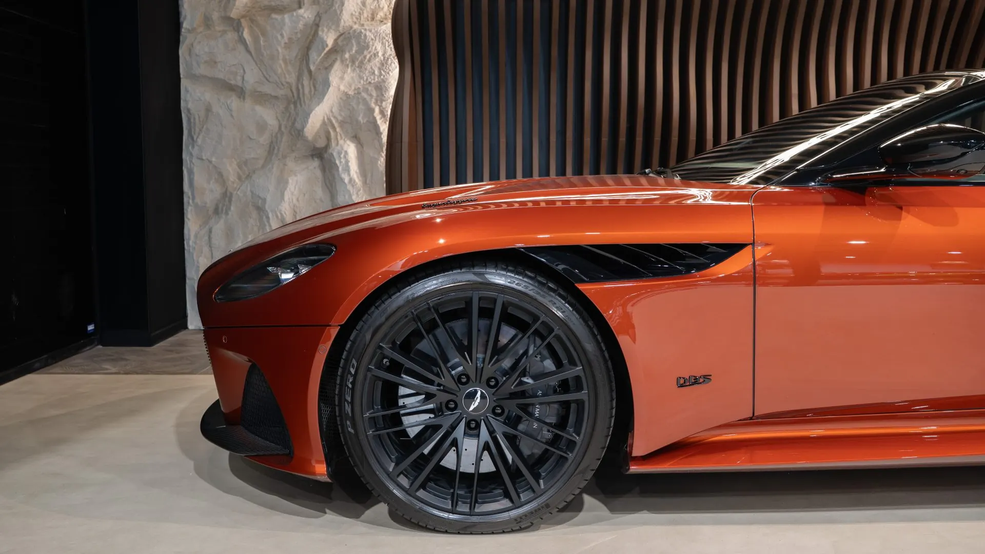 Aston Martin DBS — photo 33