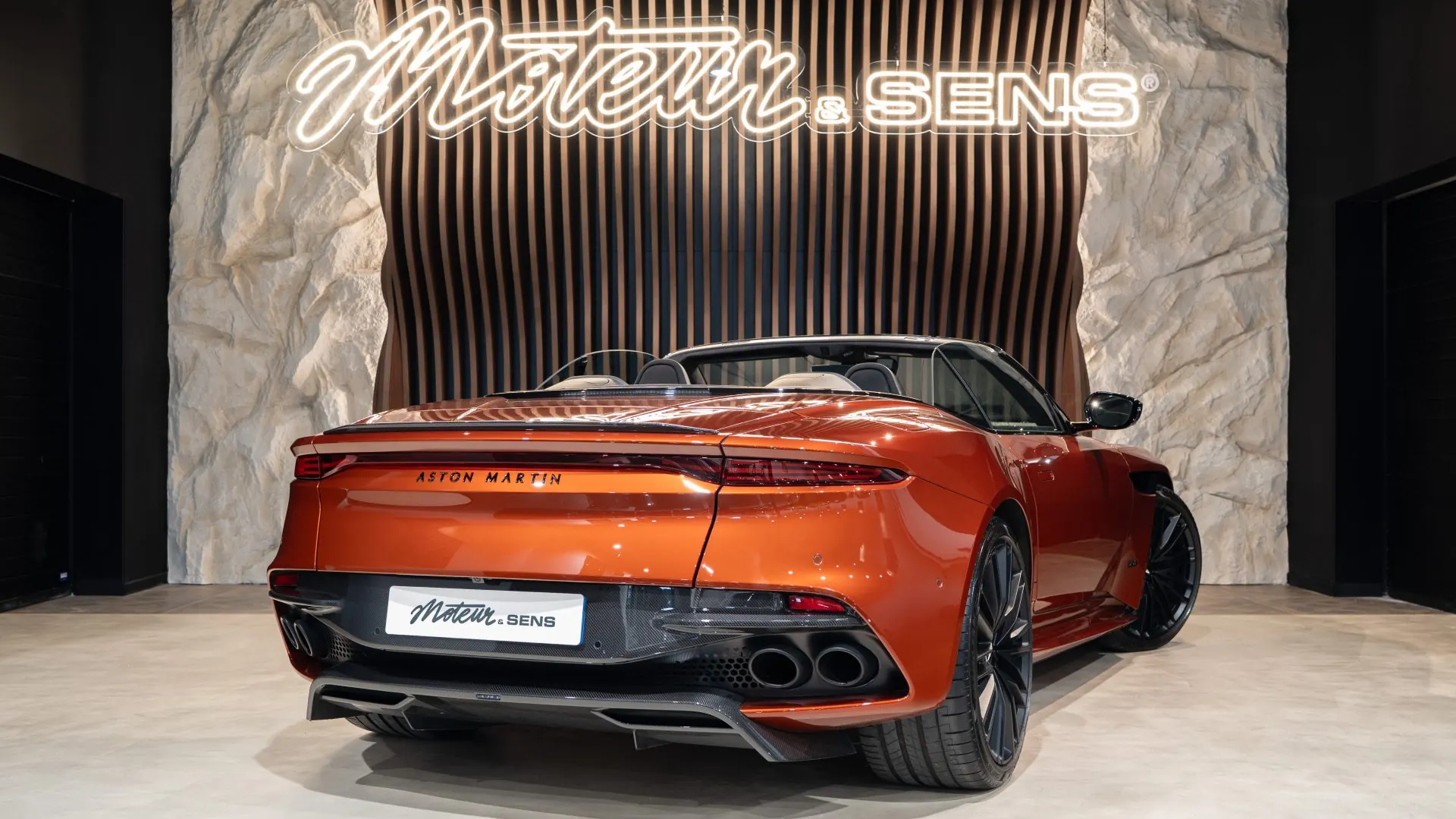 Aston Martin DBS — photo 2