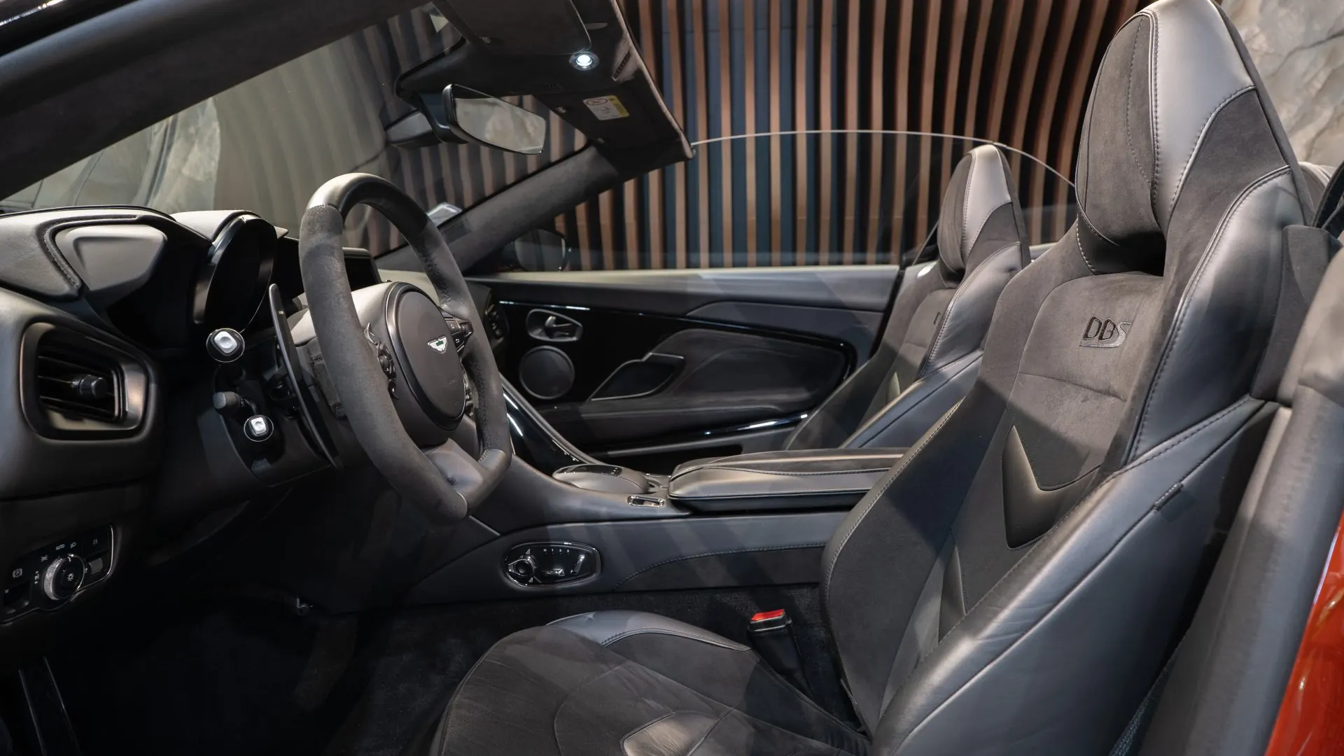 Aston Martin DBS — photo 10